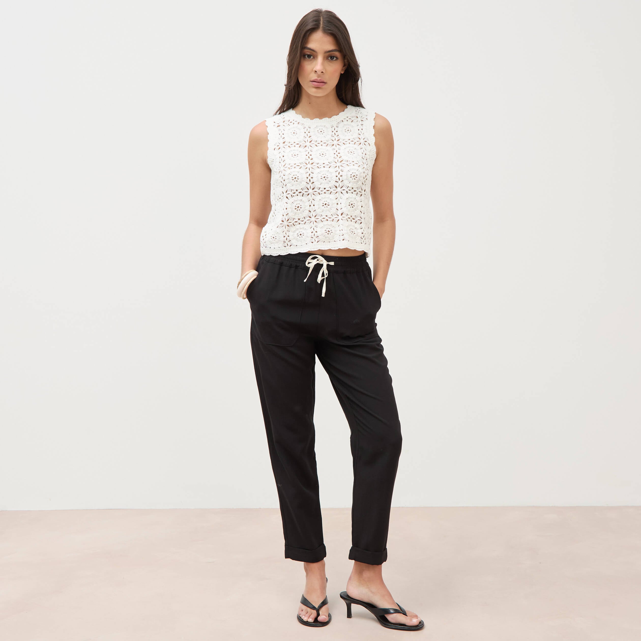 D&eacute;bardeur crochet col rond sans manches ecru femme