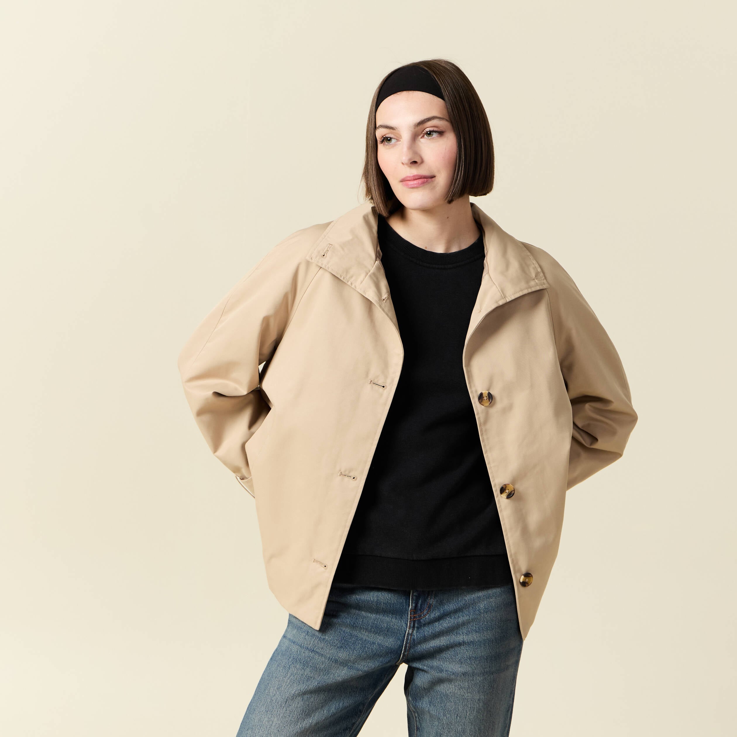 Trench droit court col montant beige femme