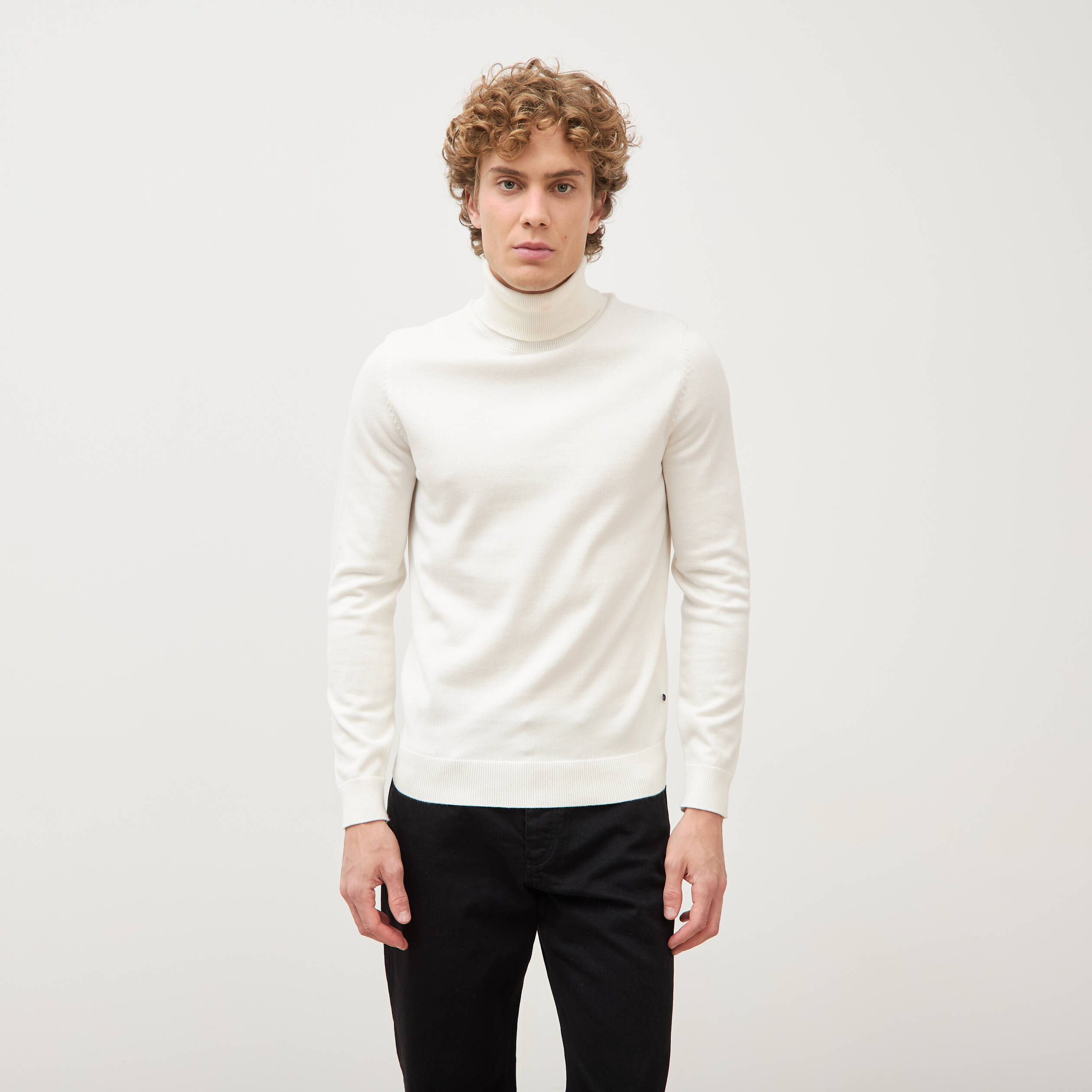 Pull fin col montant manches longues ecru homme