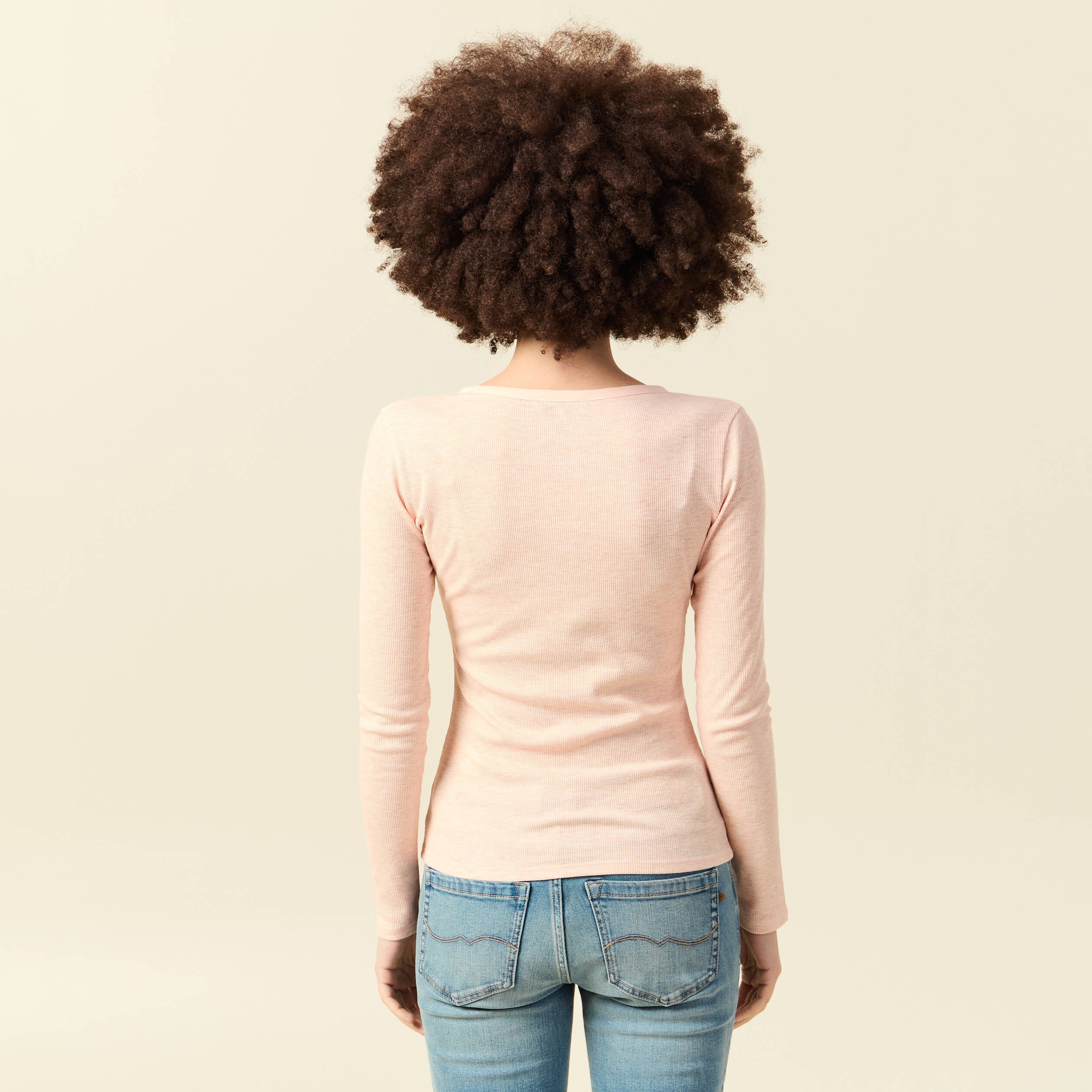 T-shirt cintr&eacute; manches longues col rond rose champagne femme