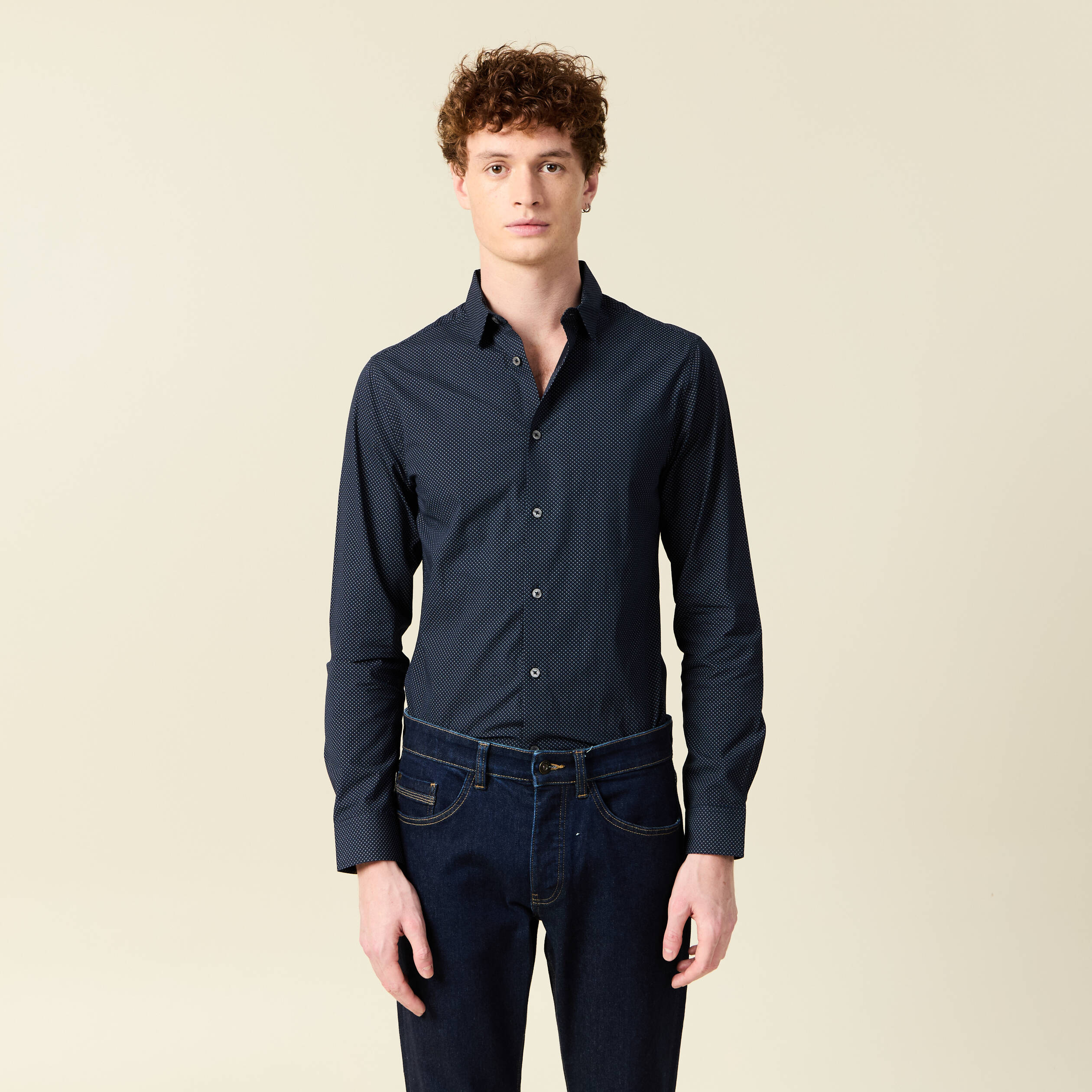 Chemise cintr&eacute;e en coton manches longues bleu marine homme