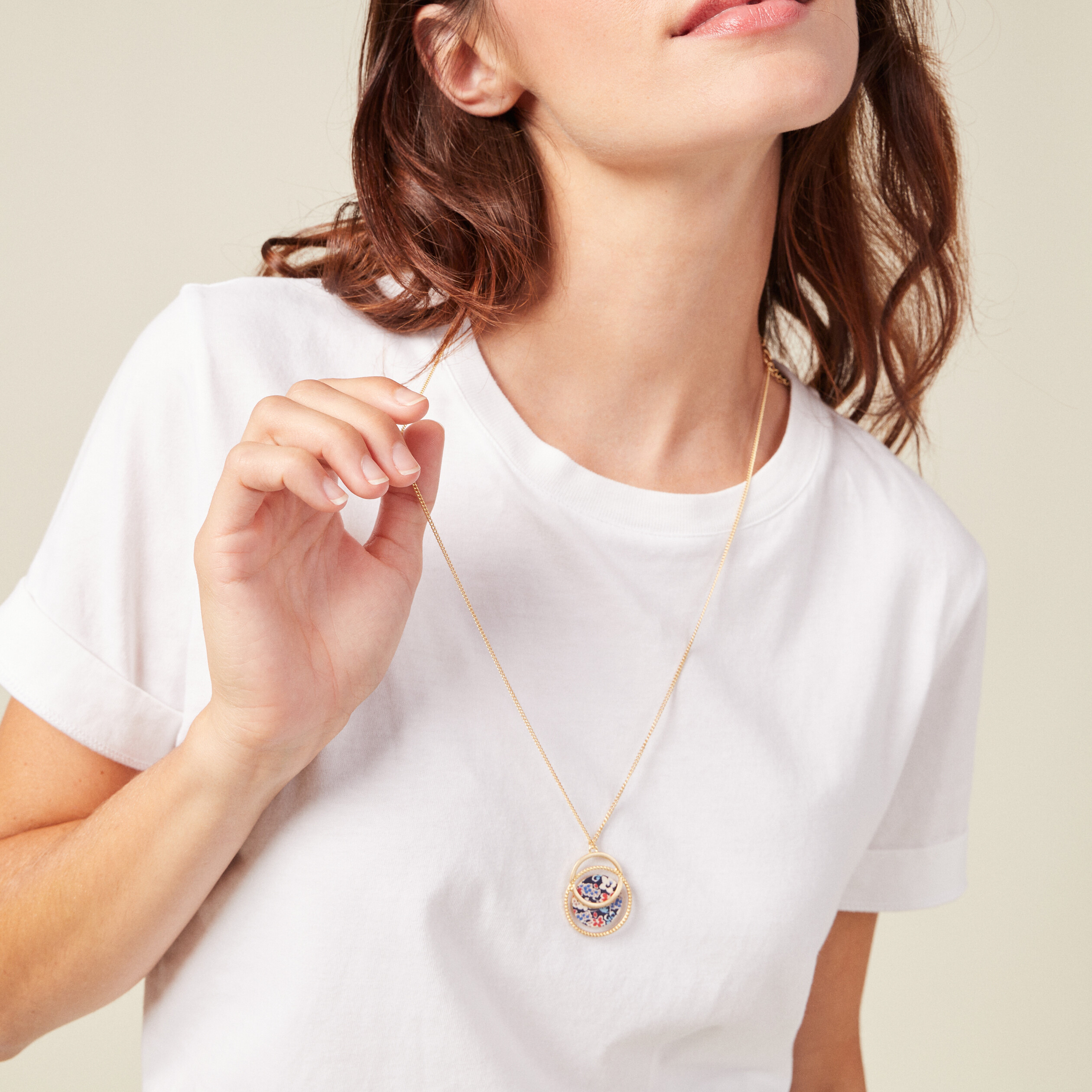 Collier avec pendentif bleu marine femme