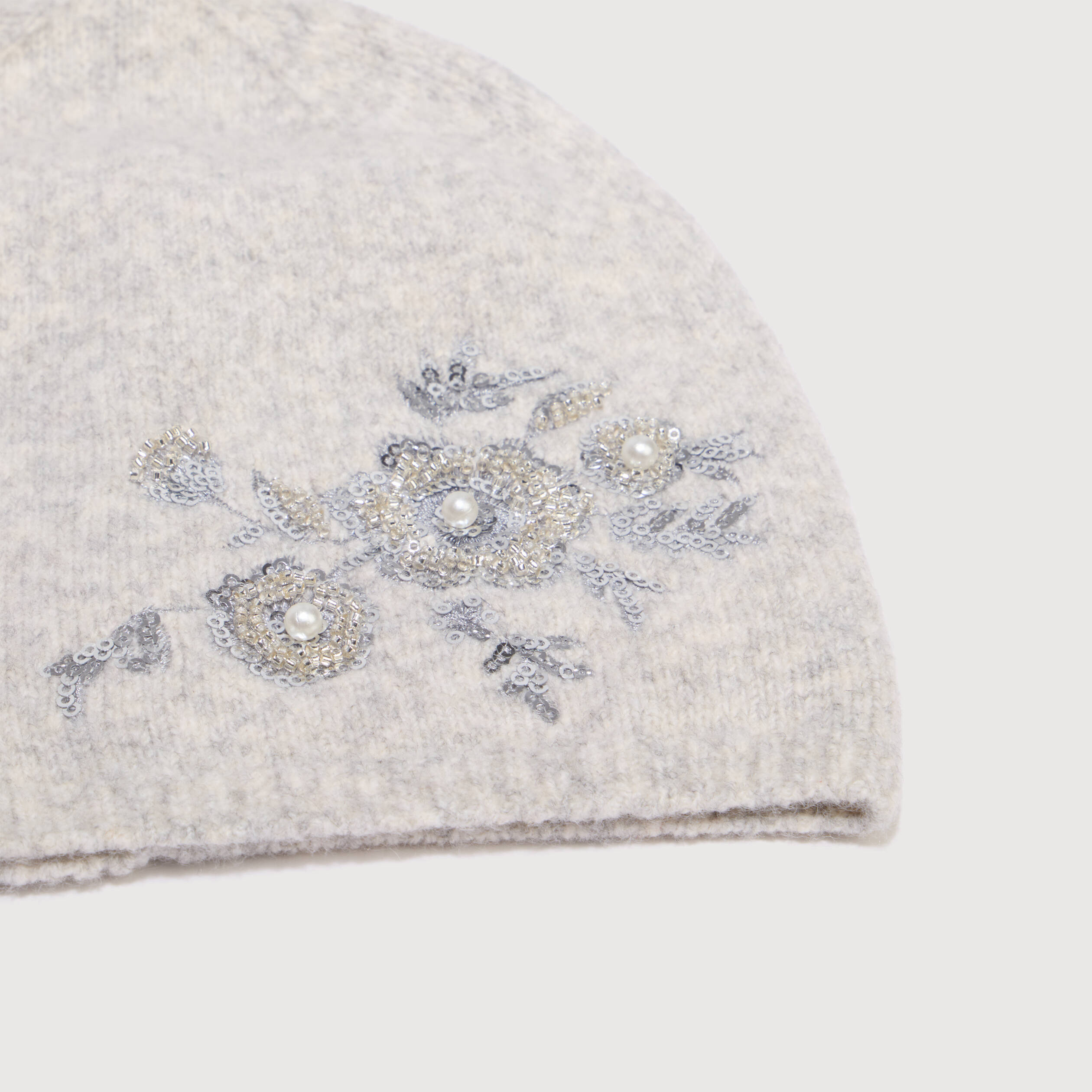 Bonnet avec broderie gris clair femme