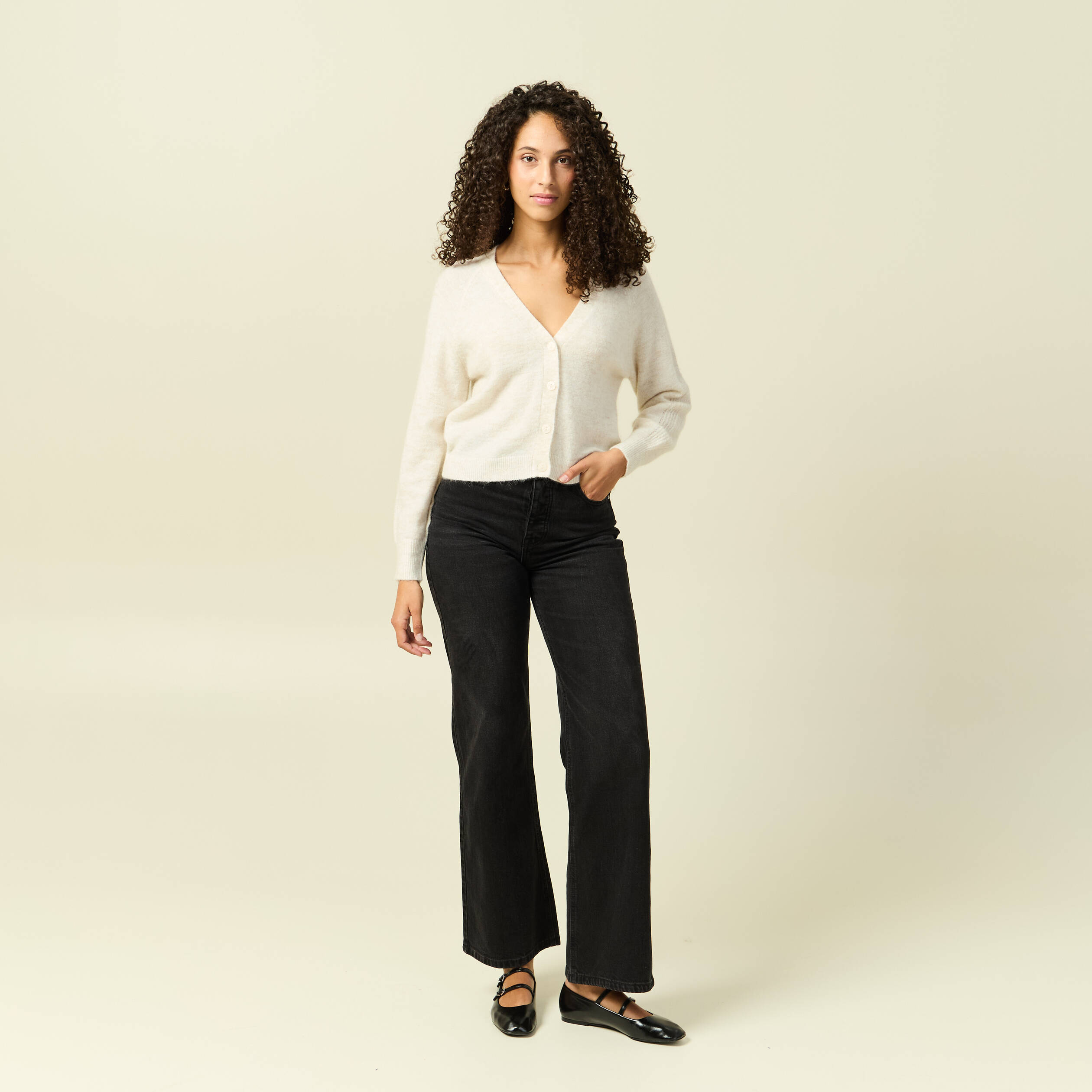 Gilet ajour&eacute; col V manches longues creme femme