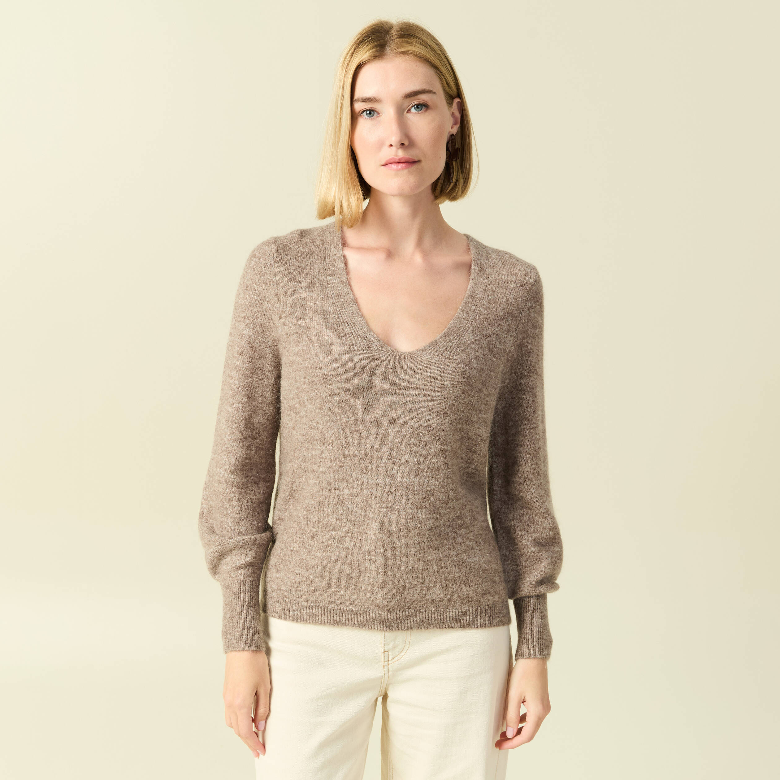 Pull col V manches longues marron clair femme