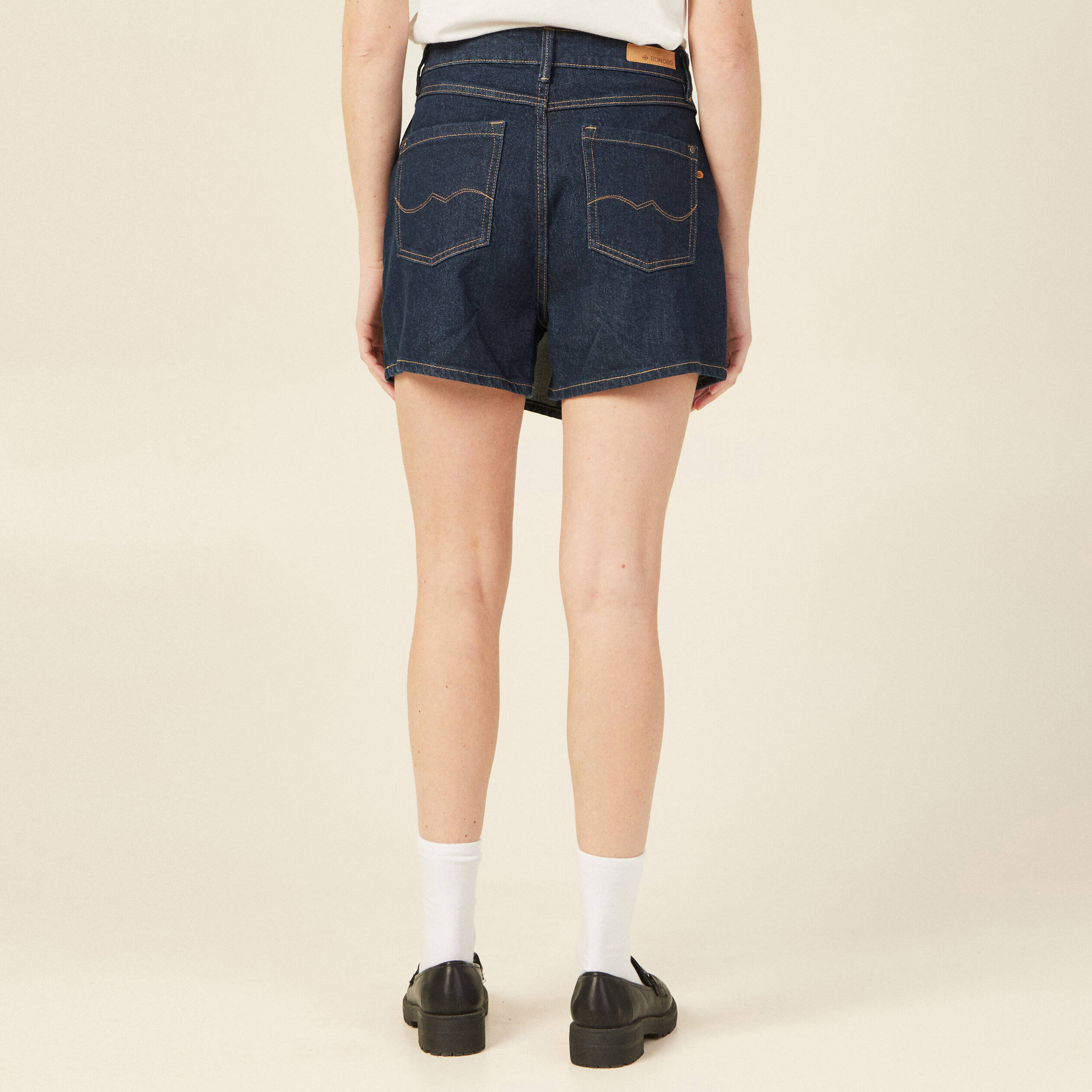 jupe short droite en jean denim brut rinse femme Jupe-short droite en jean denim brut rinse femme