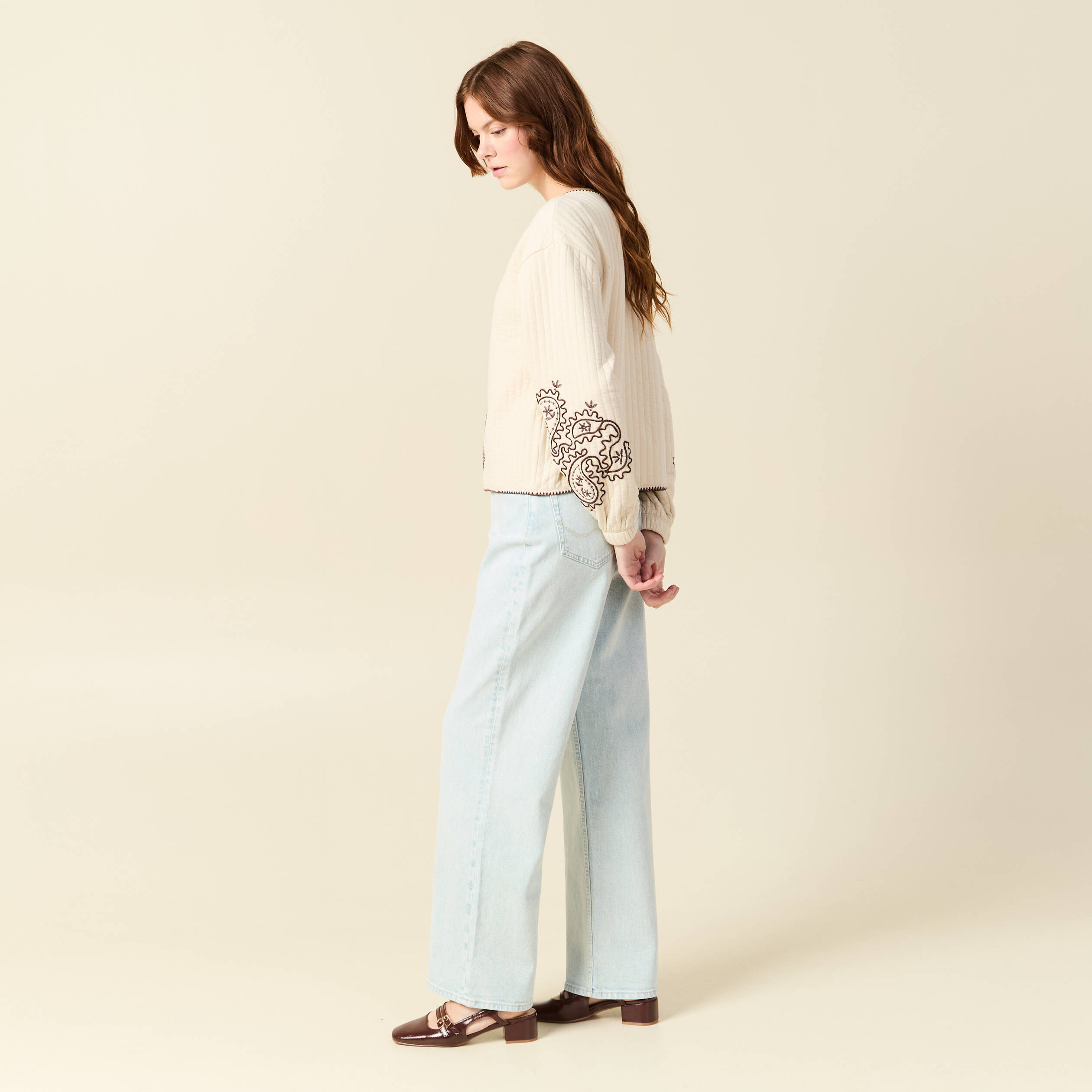 Cardigan droit court col rond brod&eacute; ivoire femme