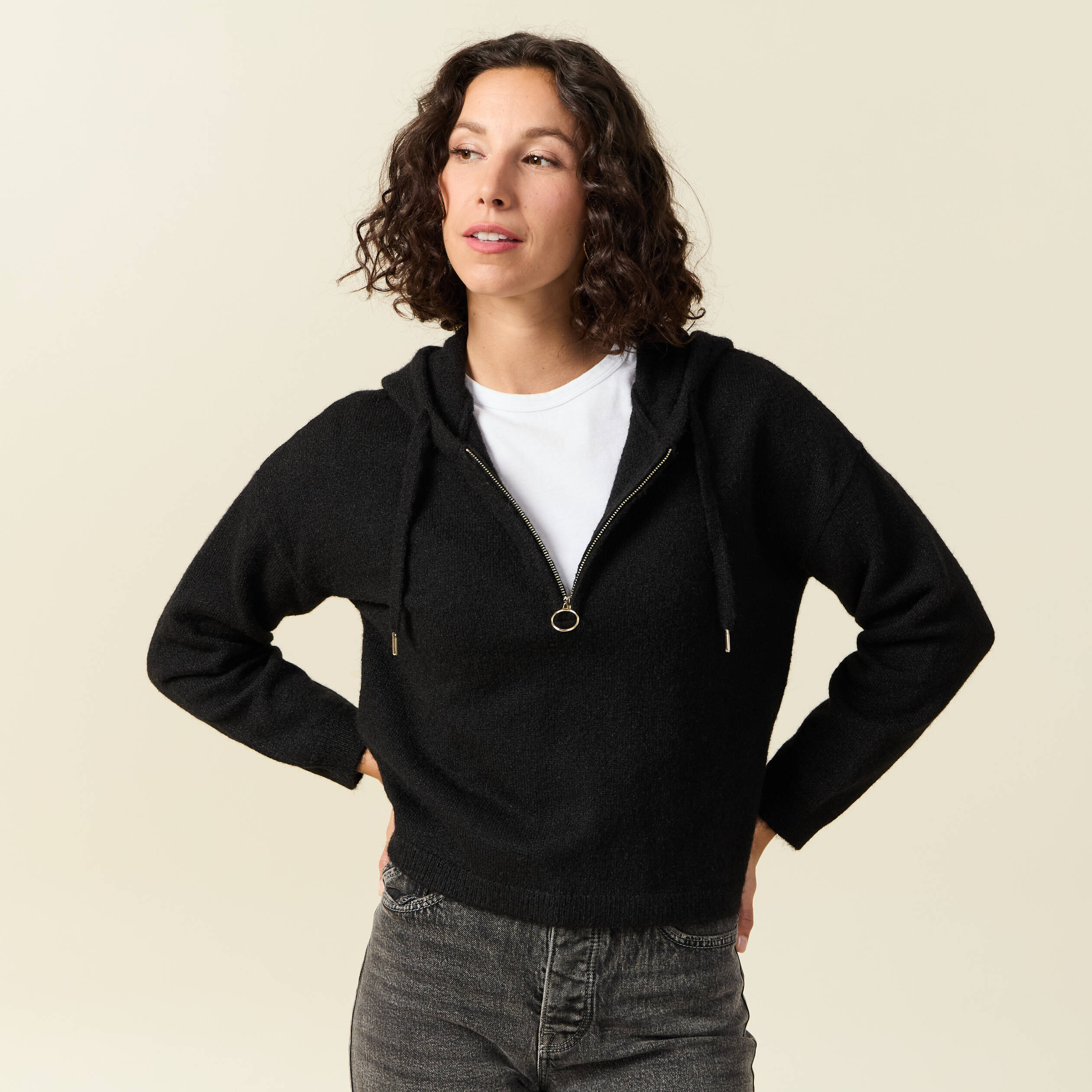 Pull &agrave; capuche zipp&eacute; noir femme