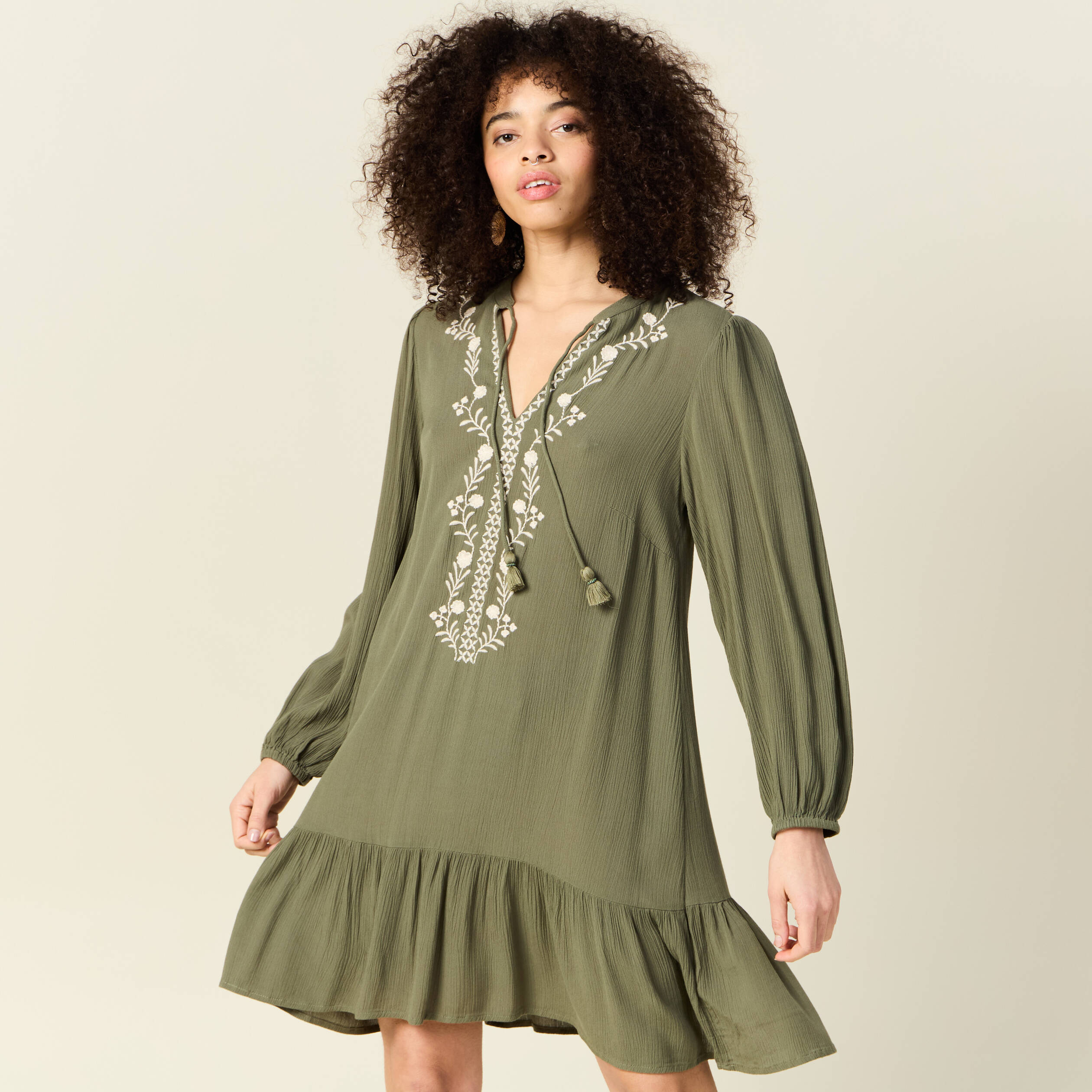 Robe &eacute;vas&eacute;e broderie vert kaki femme