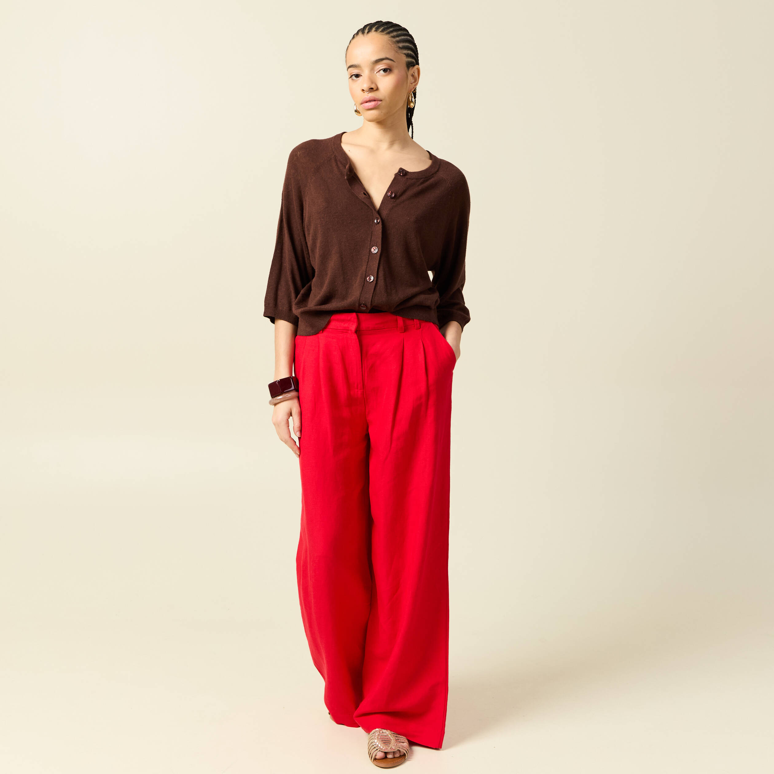 Gilet droit court manches longues marron fonc&eacute; femme