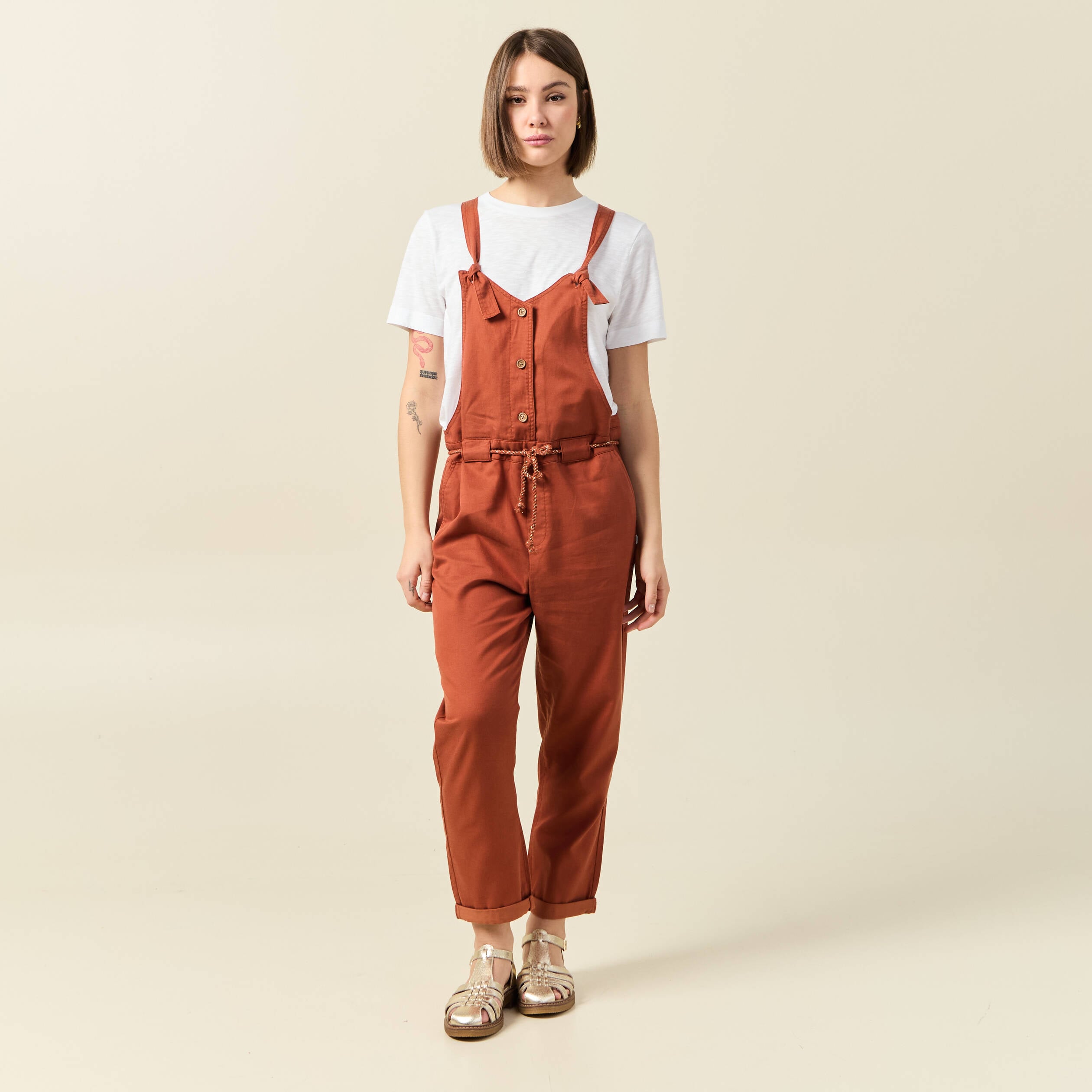 Salopette fluide boutonn&eacute;e rouge fonc&eacute; femme