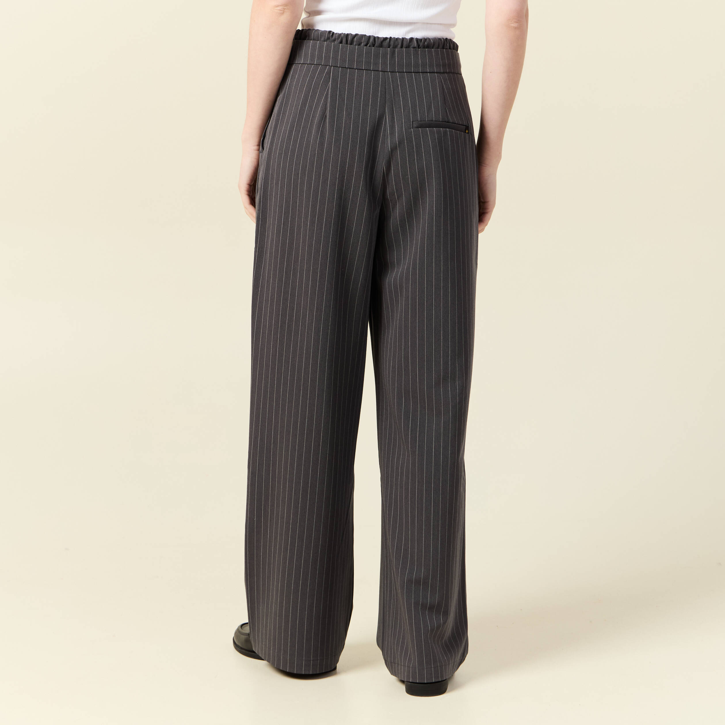 Pantalon large ceinture tissu fluide gris femme
