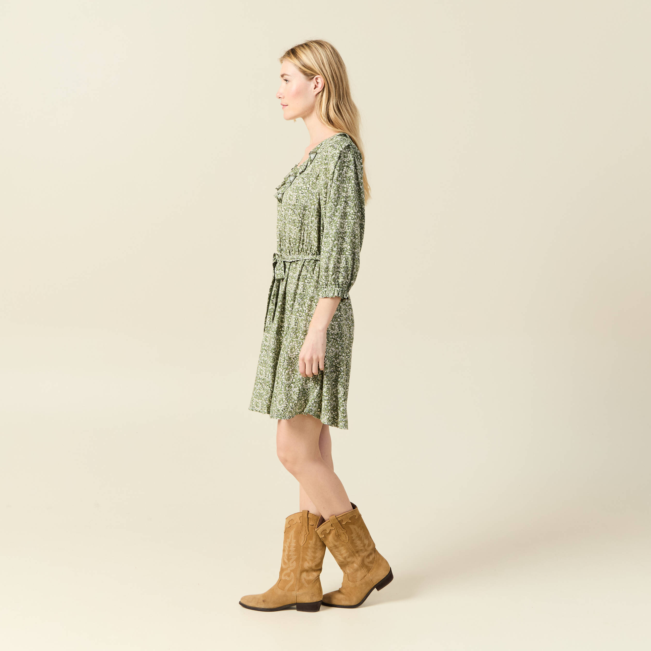 Robe &eacute;vas&eacute;e ceintur&eacute;e vert kaki femme