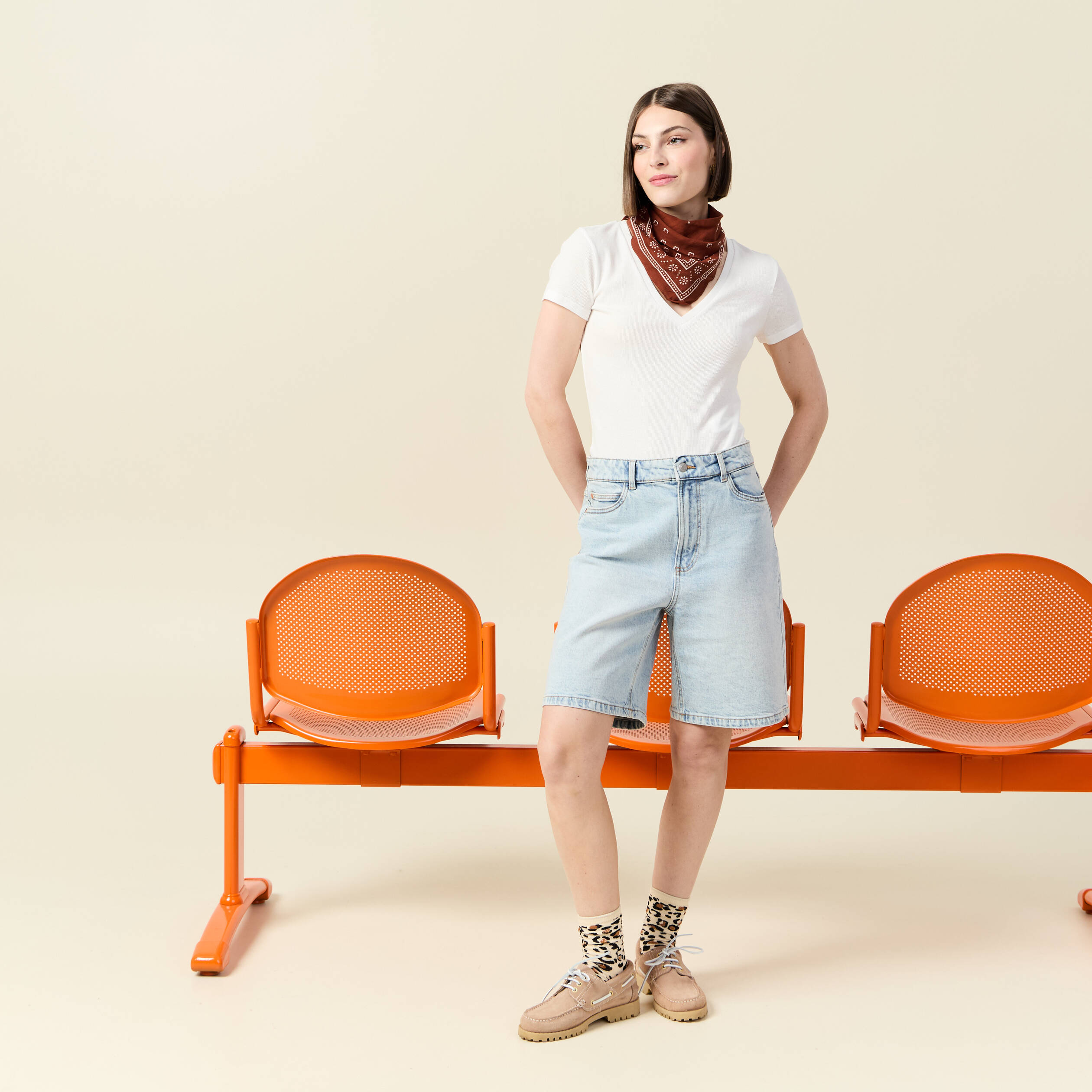 short ajuste col v manches courtes ecru femme Short ajusté col V manches courtes ecru femme