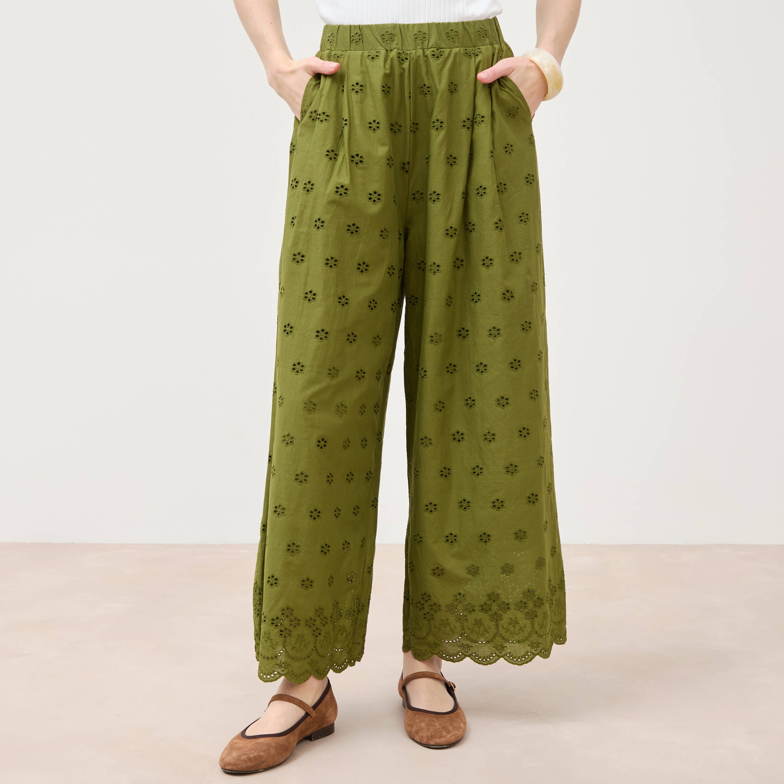 Pantalon droit 7/8&egrave;me brod&eacute; vert kaki femme