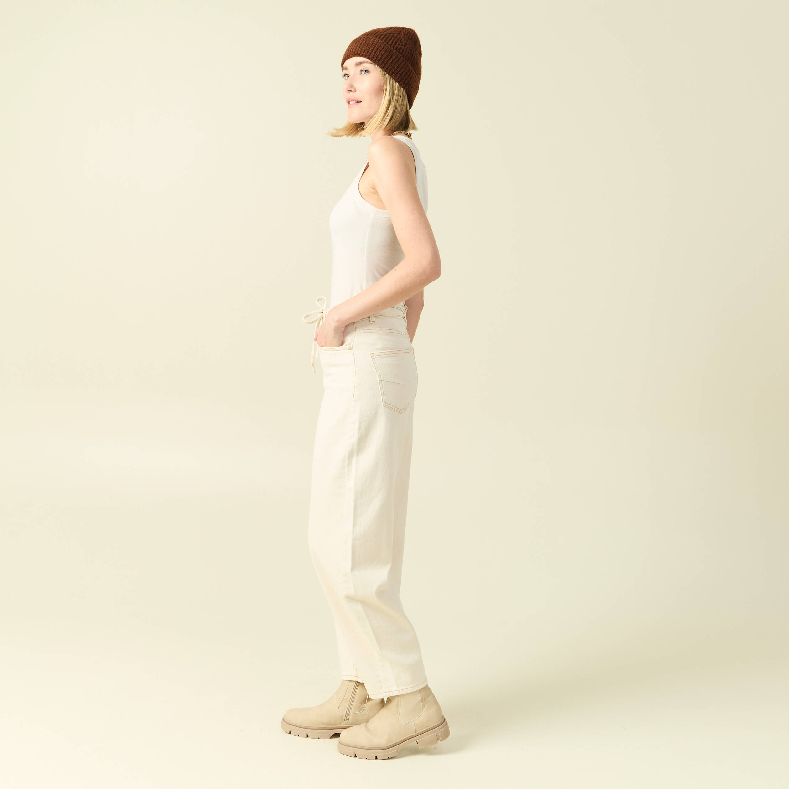 Jeans barrel 7/8&egrave;me avec ceinture denim blanc femme