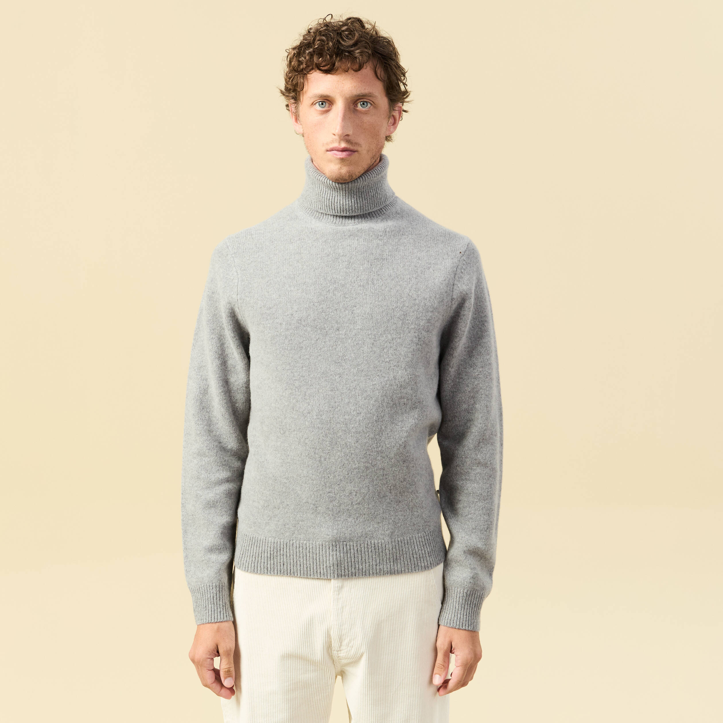 Pull droit col montant gris homme