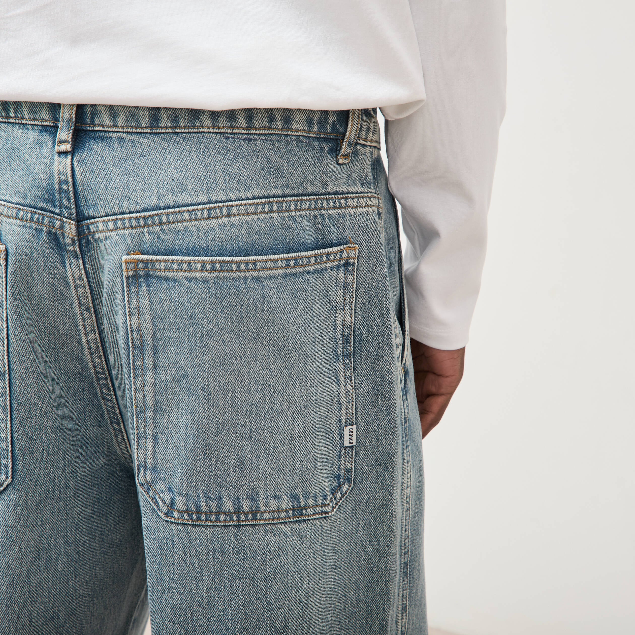 Jeans loose longueur 32 en coton denim dirty homme