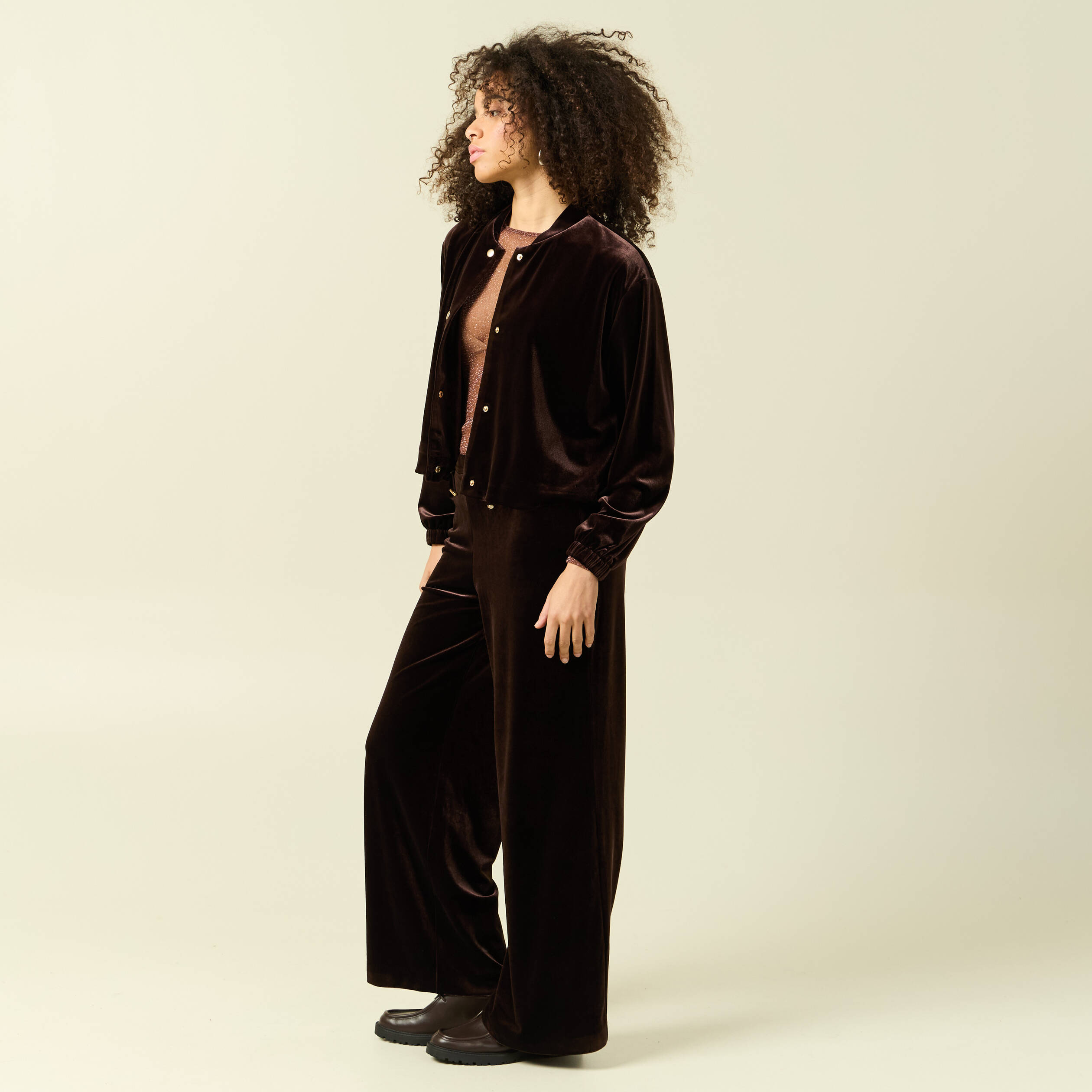 Gilet court droit en velours doubl&eacute; marron fonc&eacute; femme