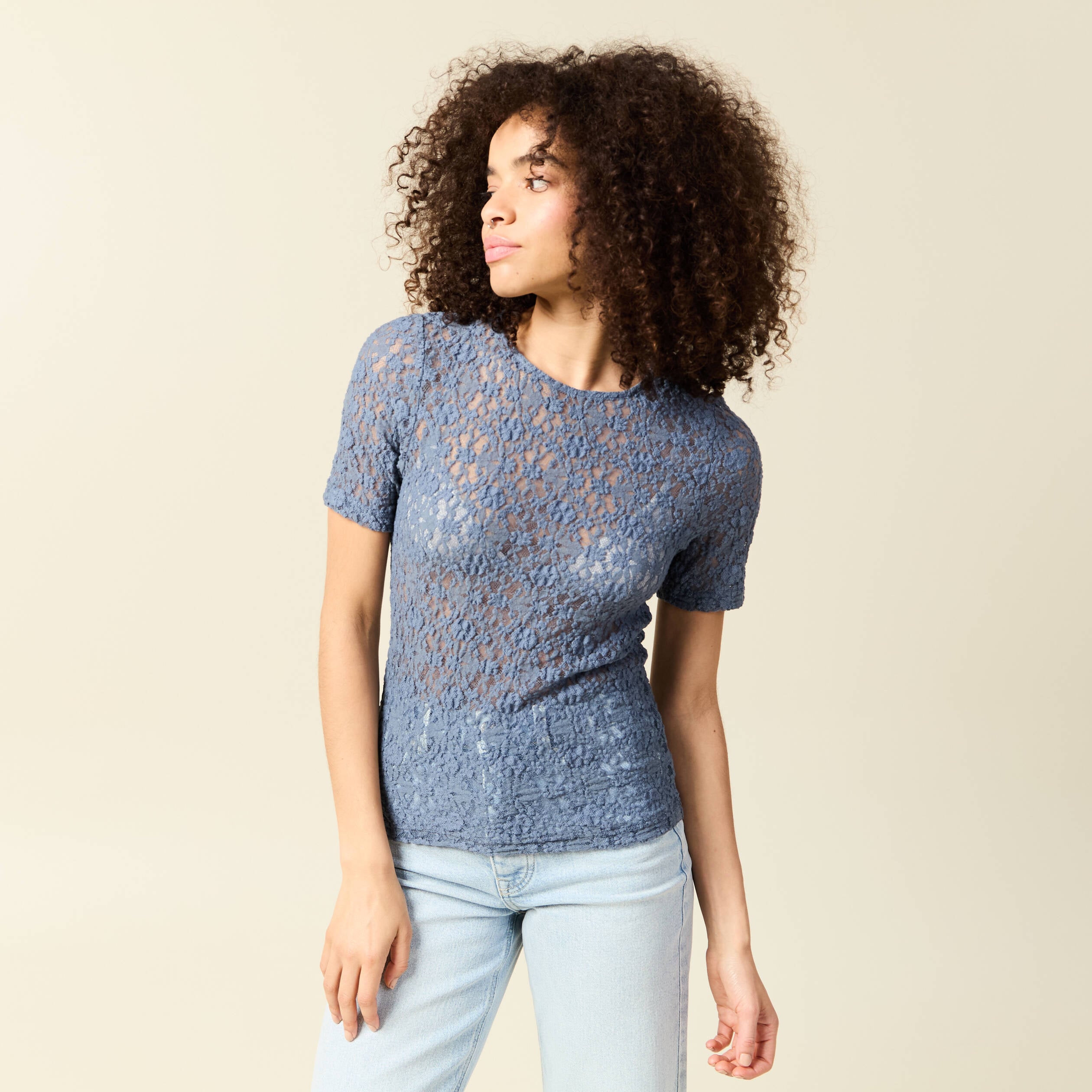 T-shirt cintr&eacute; col rond dentelle bleu gris femme