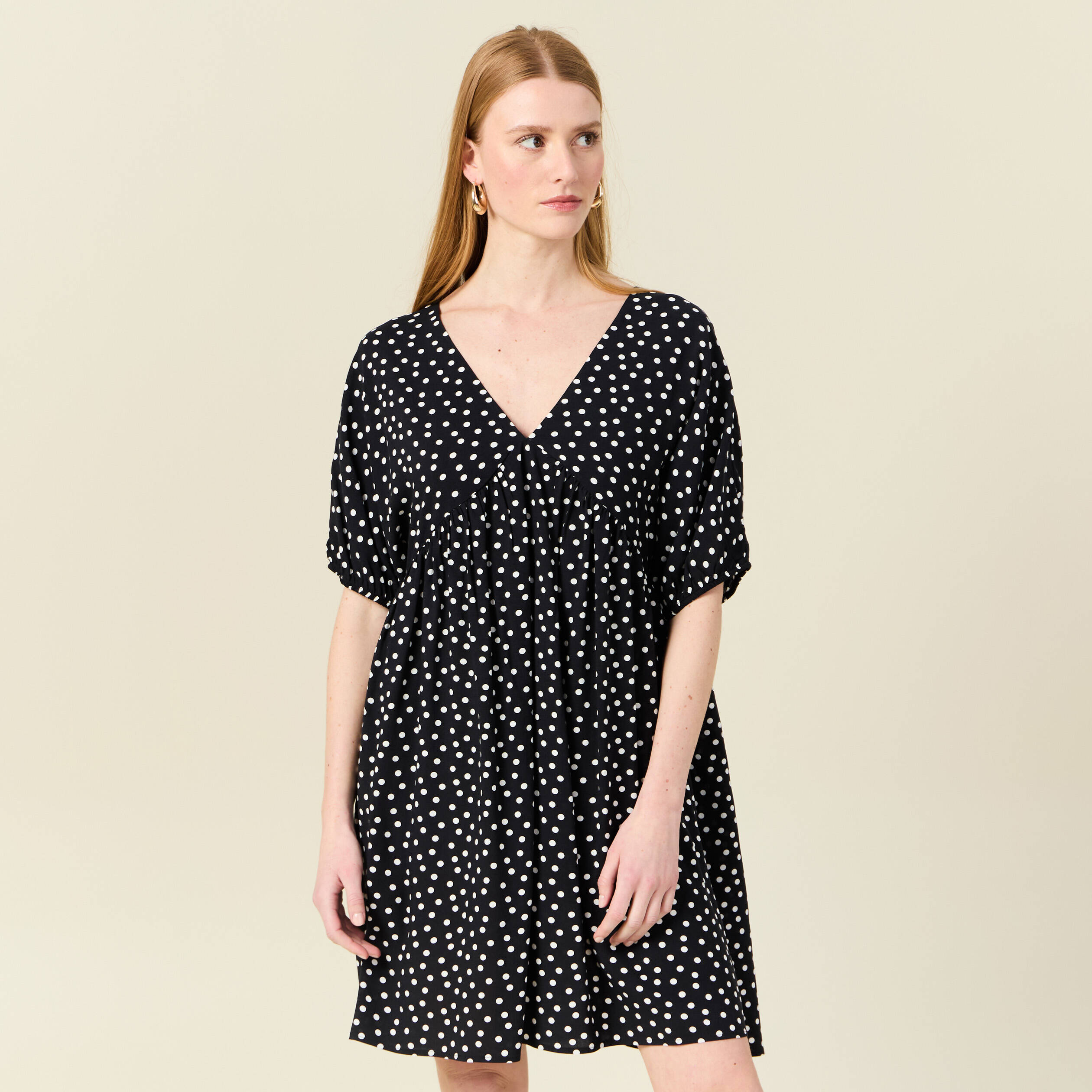 robe evasee fluide col en v noir femme Robe évasée fluide col en V noir femme