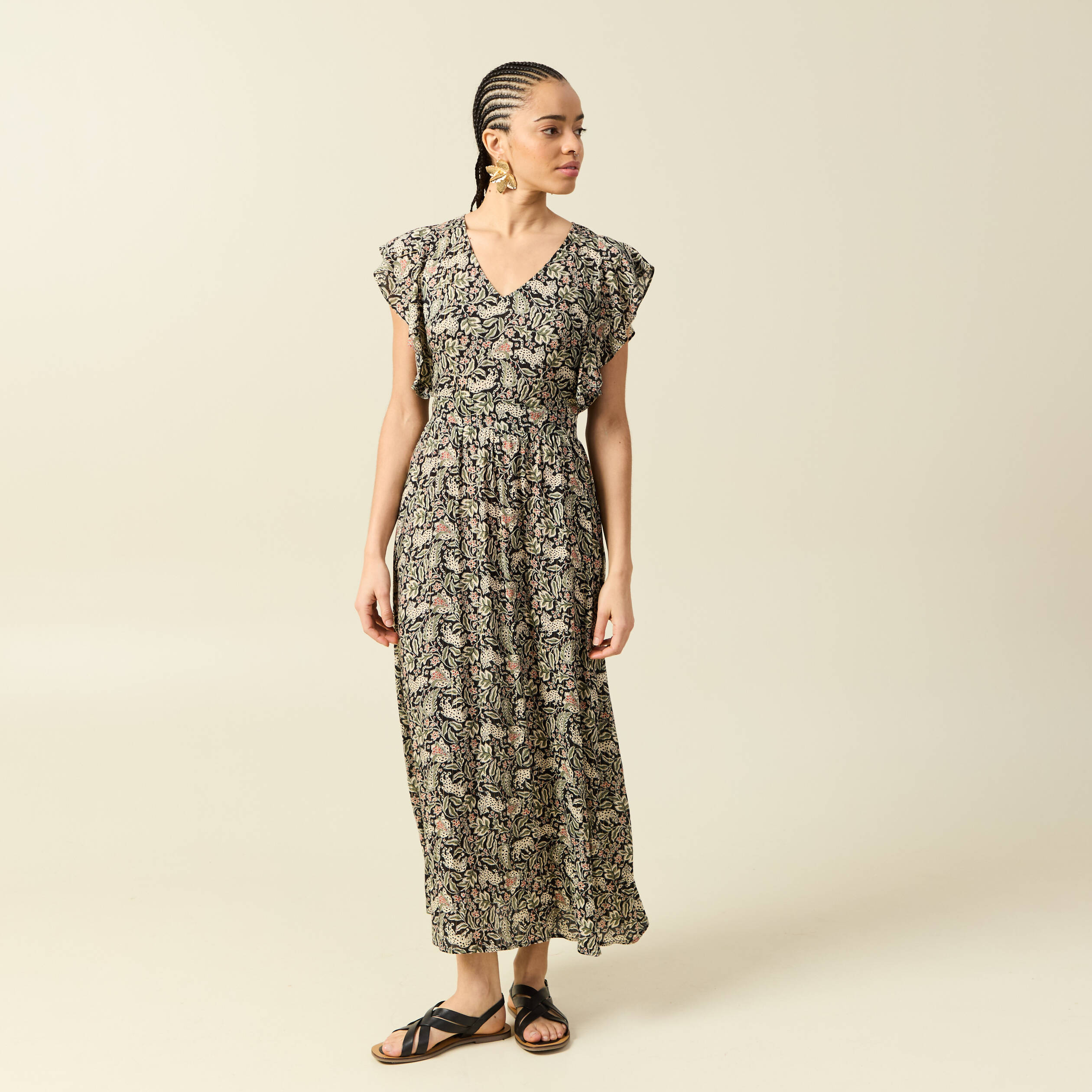 Robe longue &eacute;vas&eacute;e col v manches courtes noir femme
