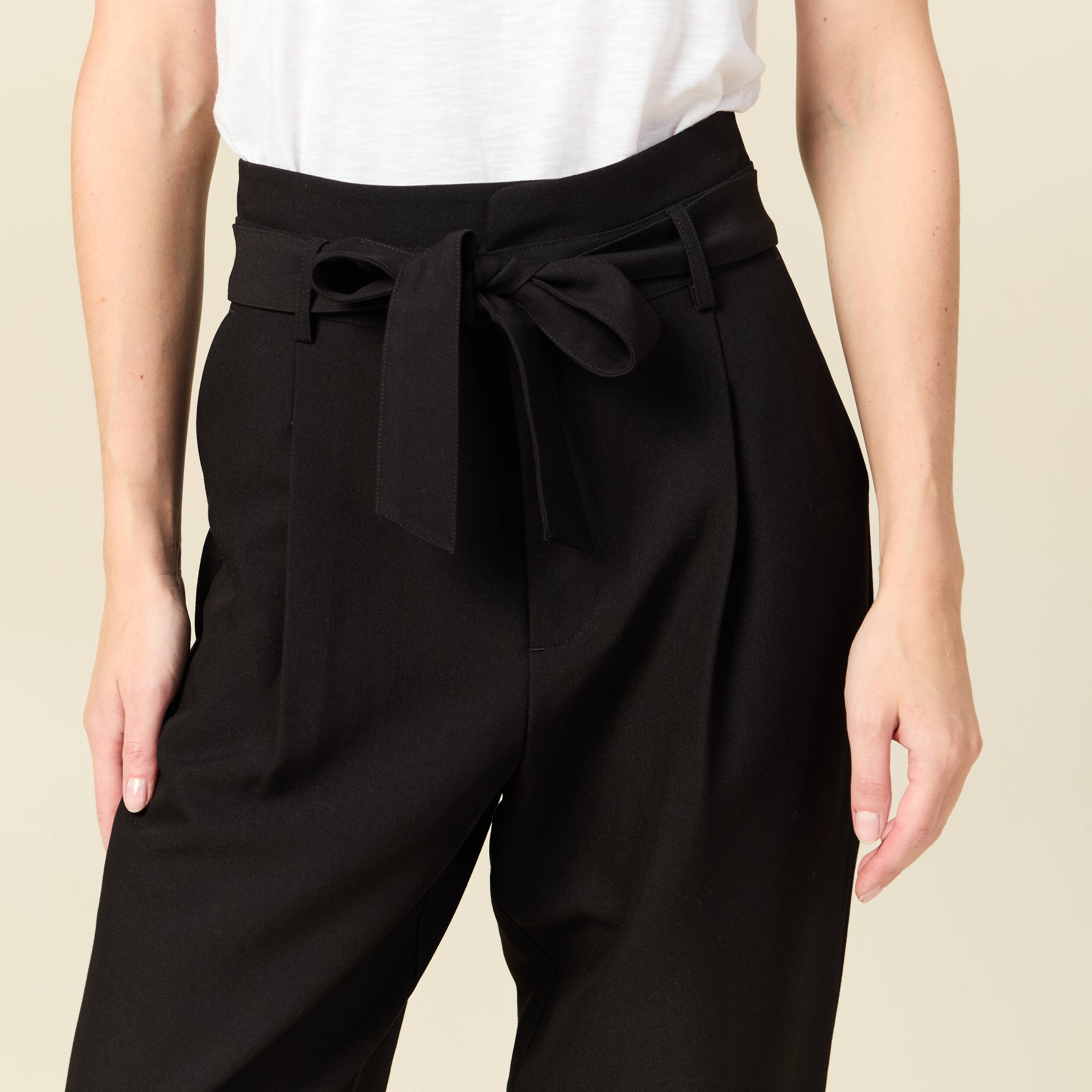 Pantalon carotte taille haute noir femme