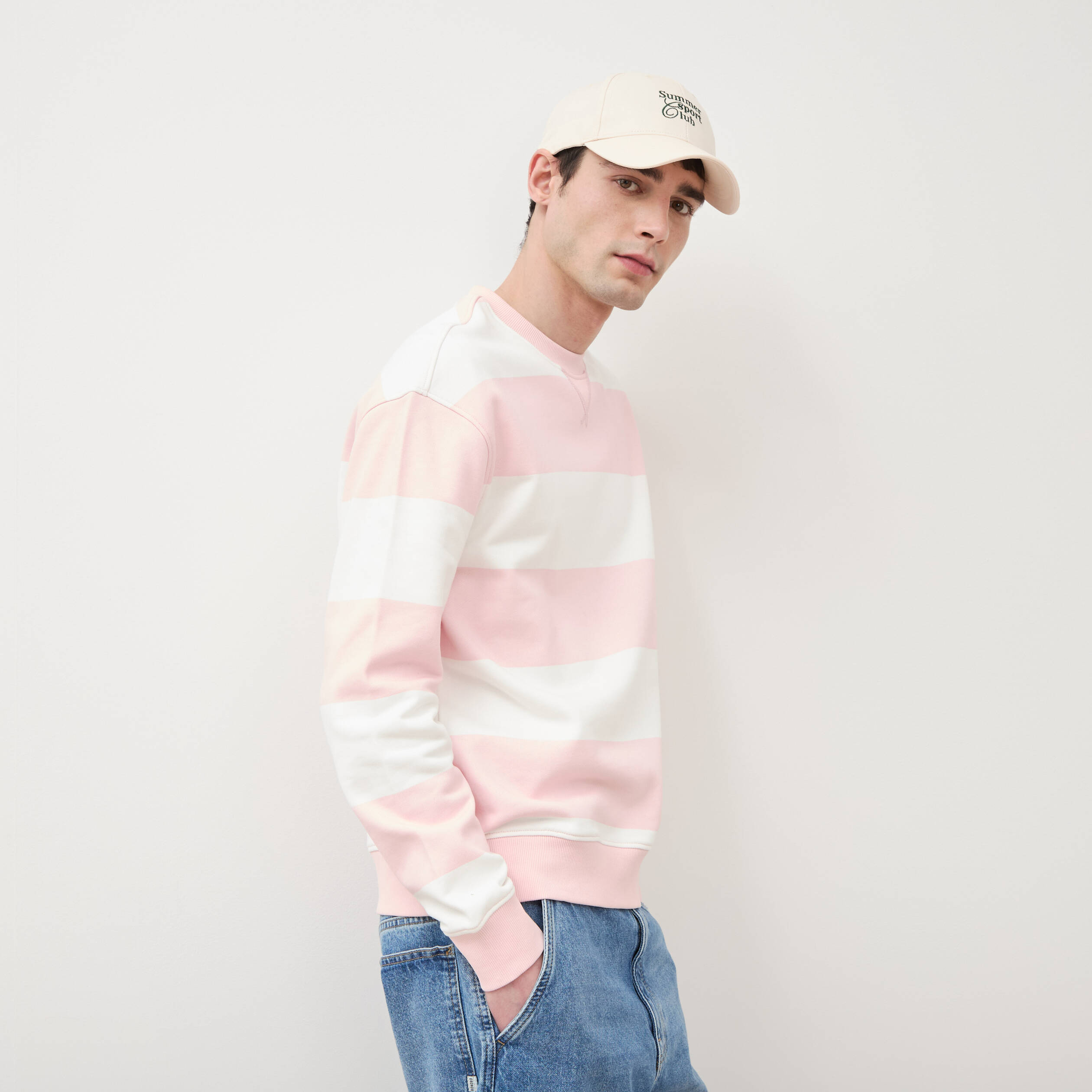 Sweat ray&eacute; col rond manches longues rose poudr&eacute;e homme