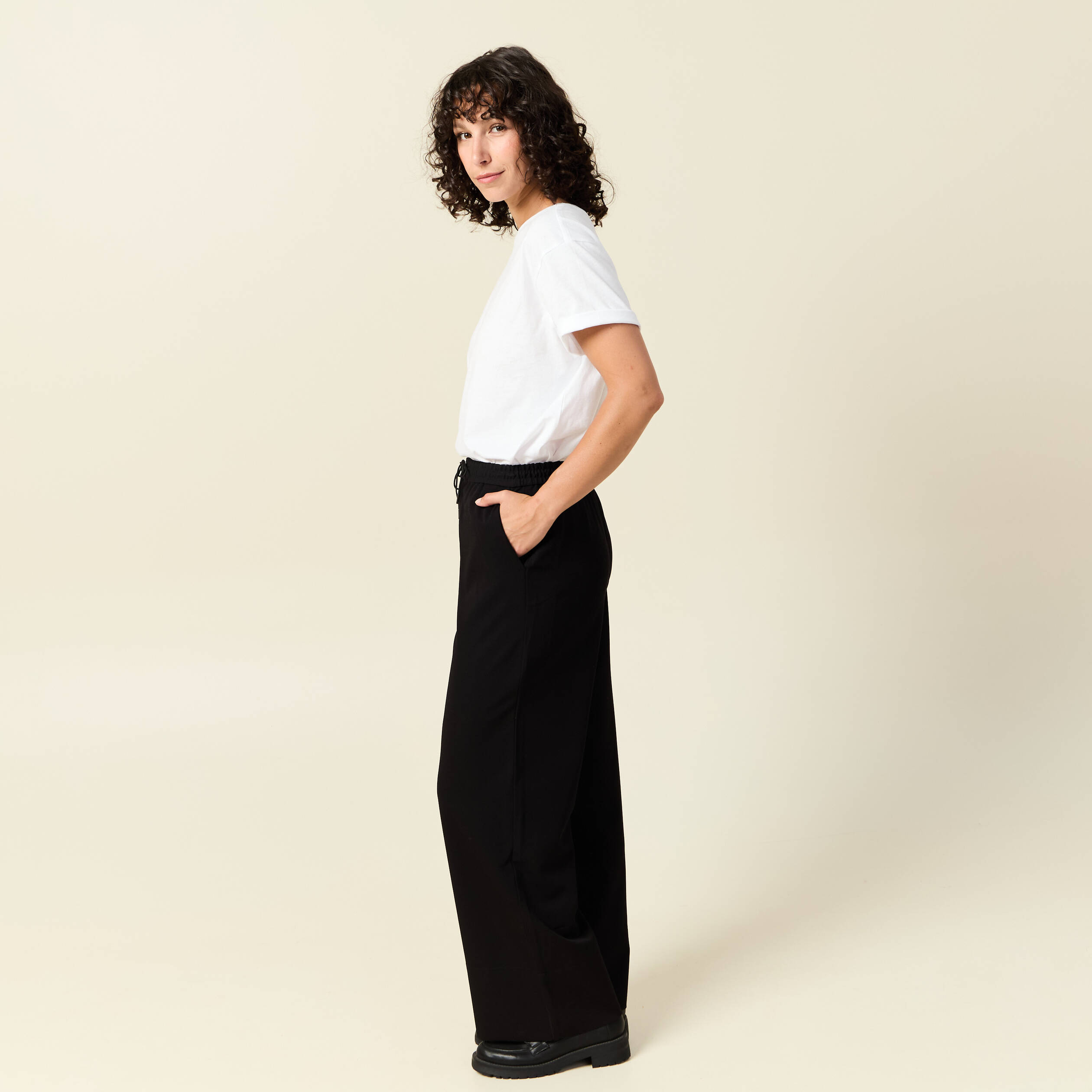 pantalon large elastique noir femme Pantalon large élastiqué noir femme