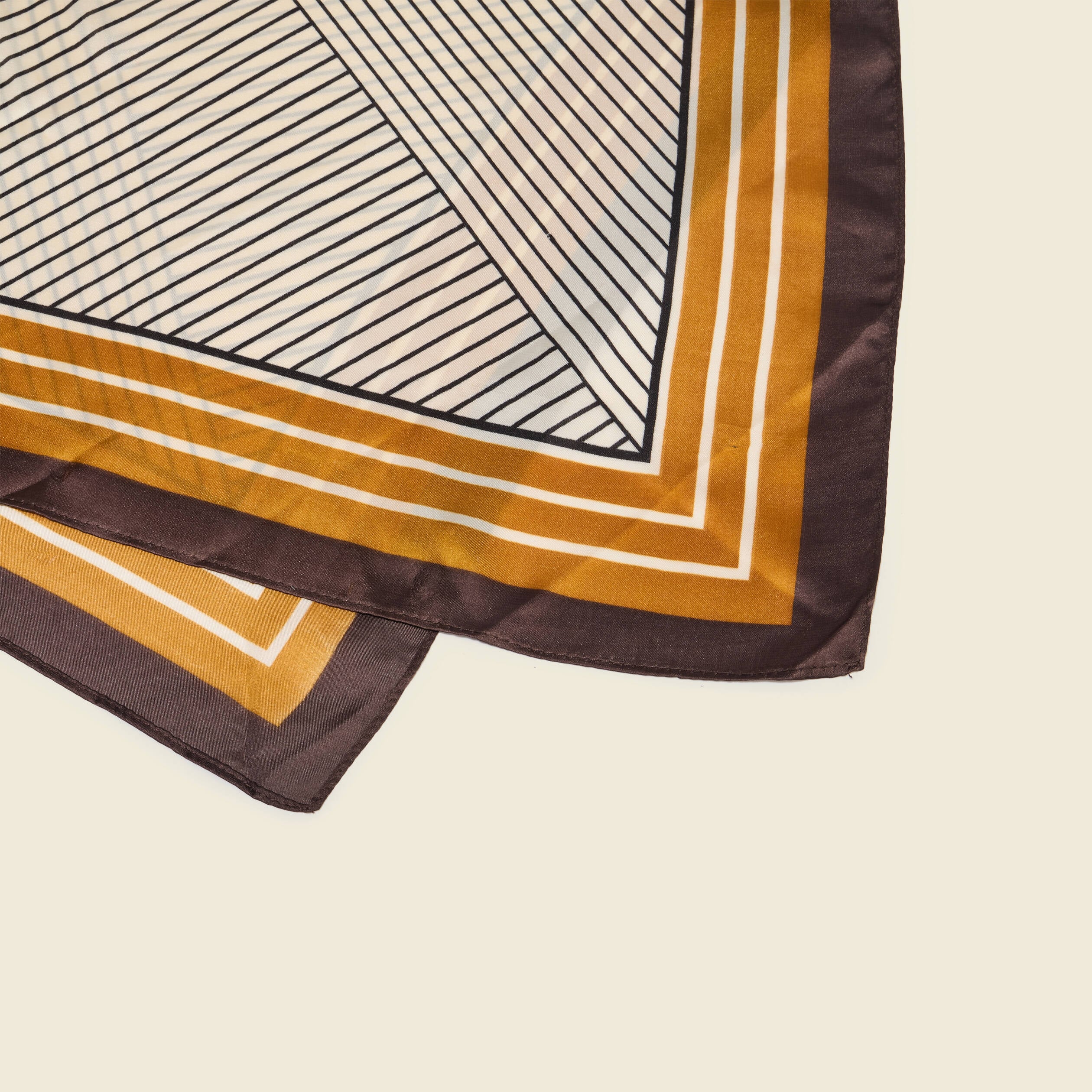 Foulard satin&eacute; ecru femme
