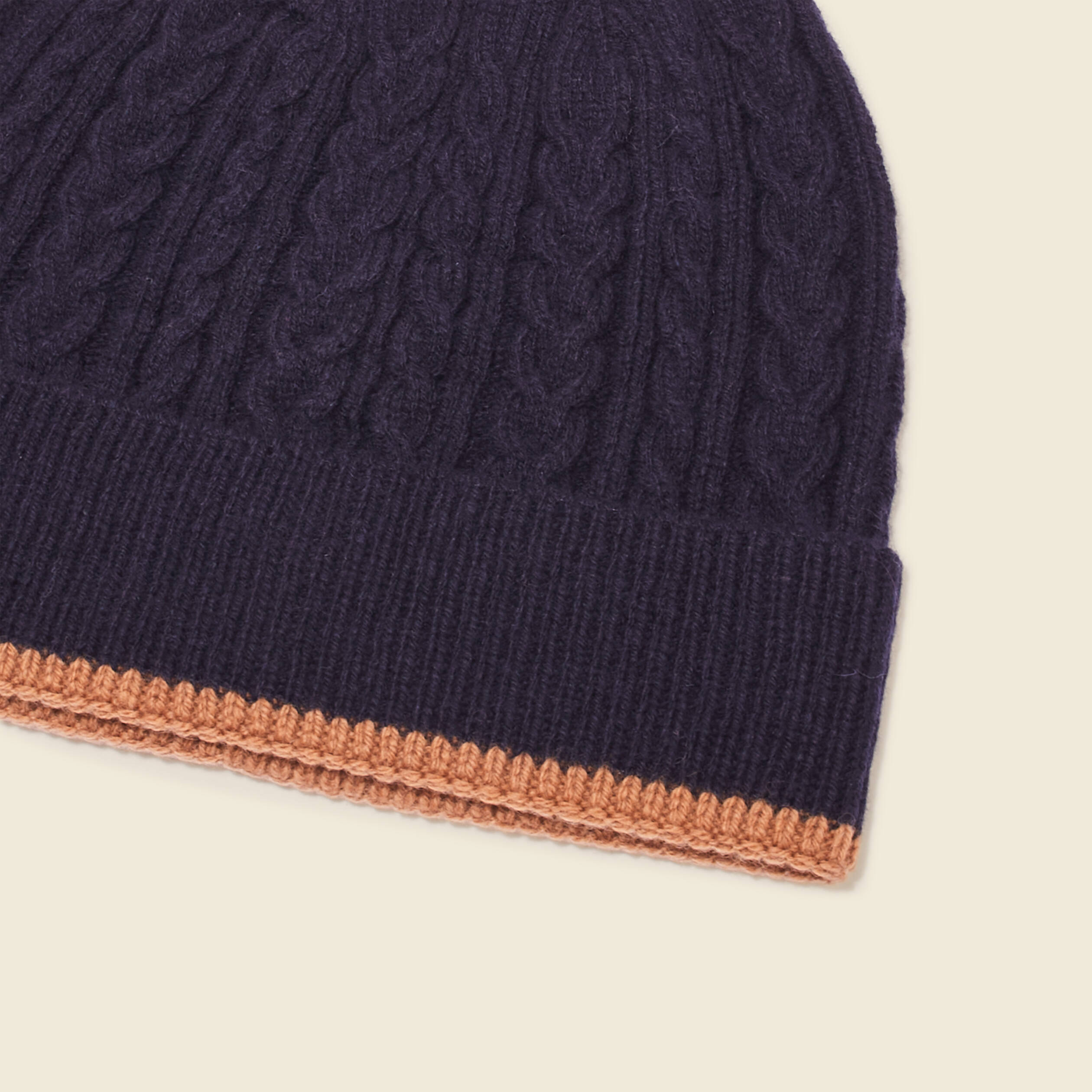 Bonnet avec torsades fabriqu&eacute; en France bleu marine homme
