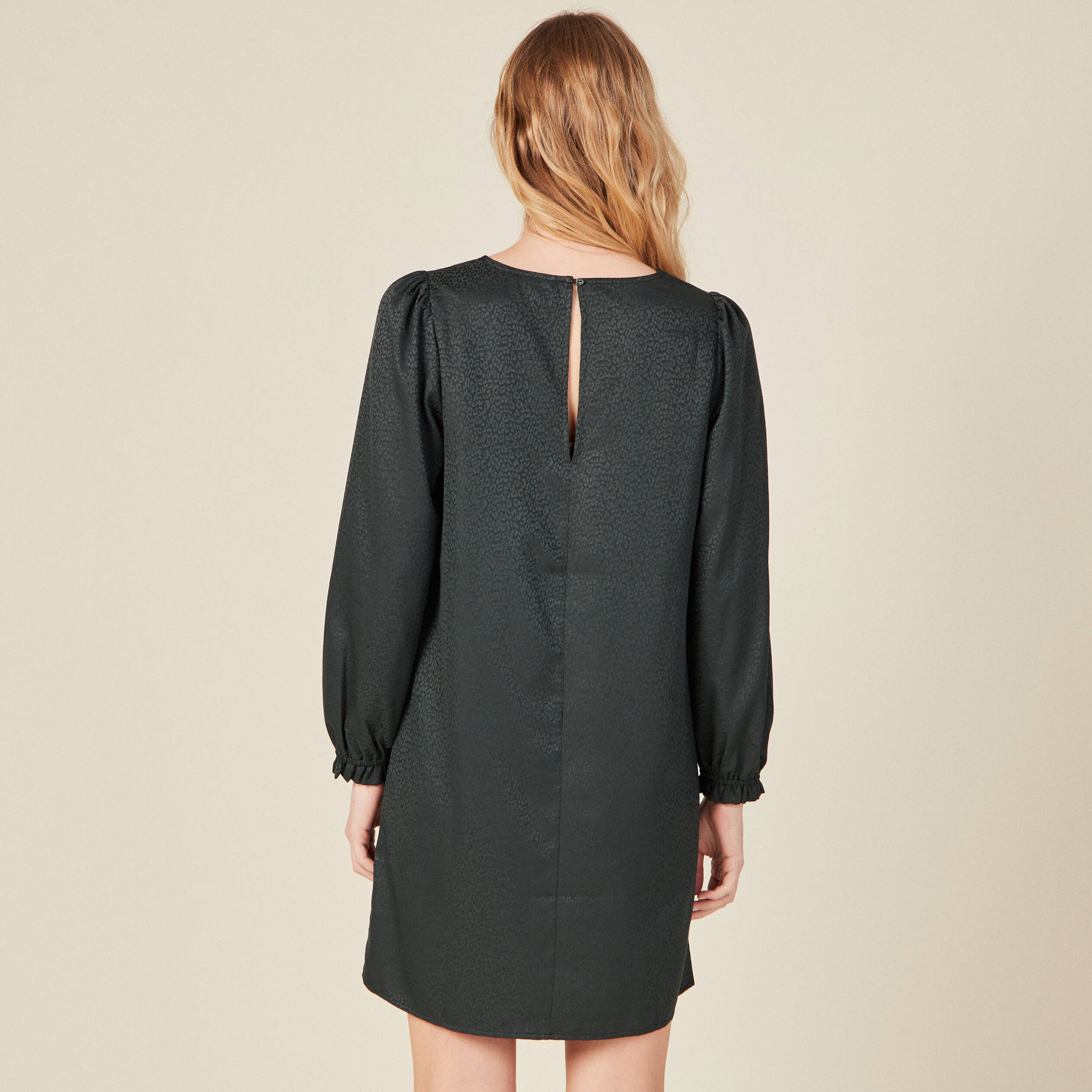 robe droite col en v satin vert fonce femme Robe droite col en V satin vert foncé femme