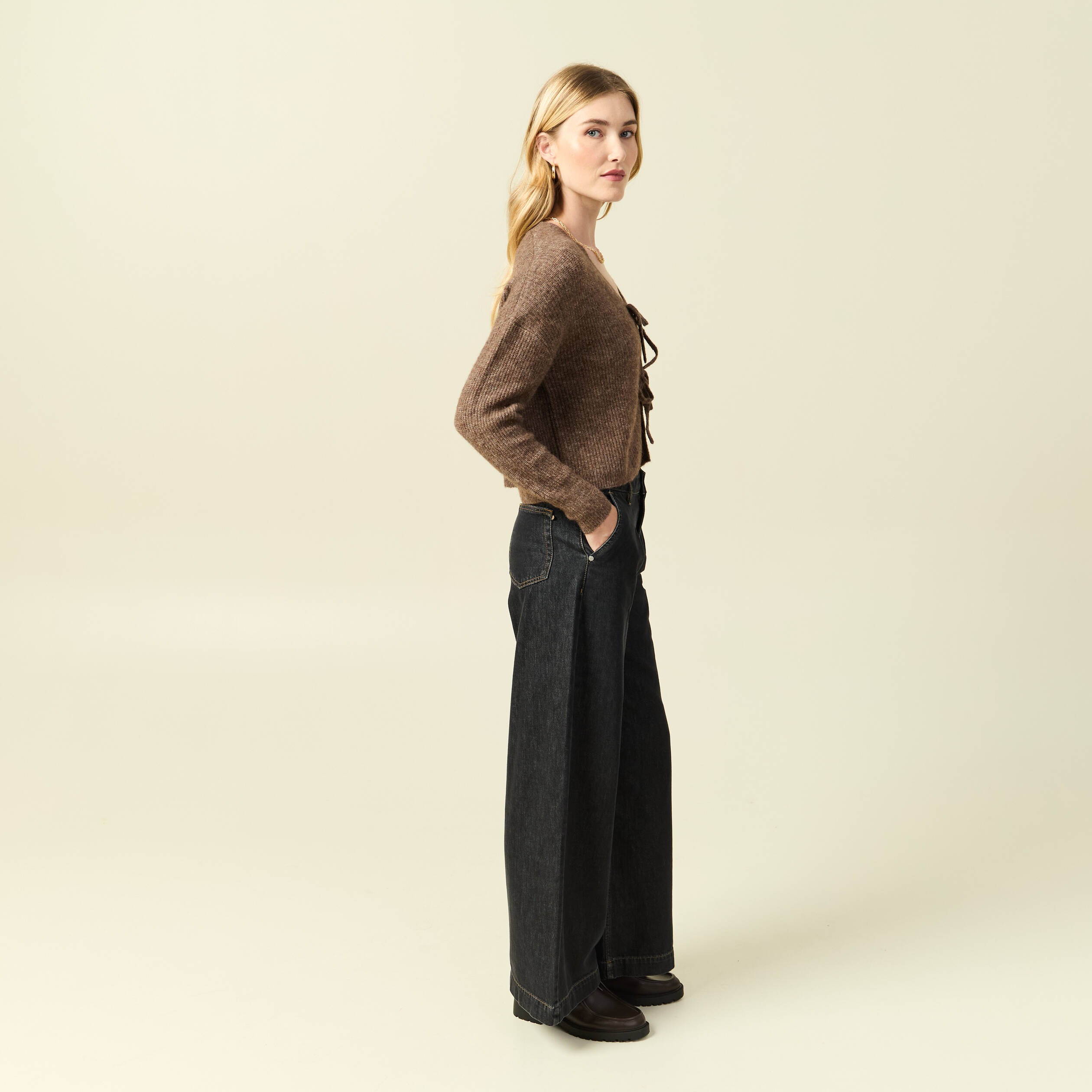 Gilet col V manches longues n&oelig;uds marron femme