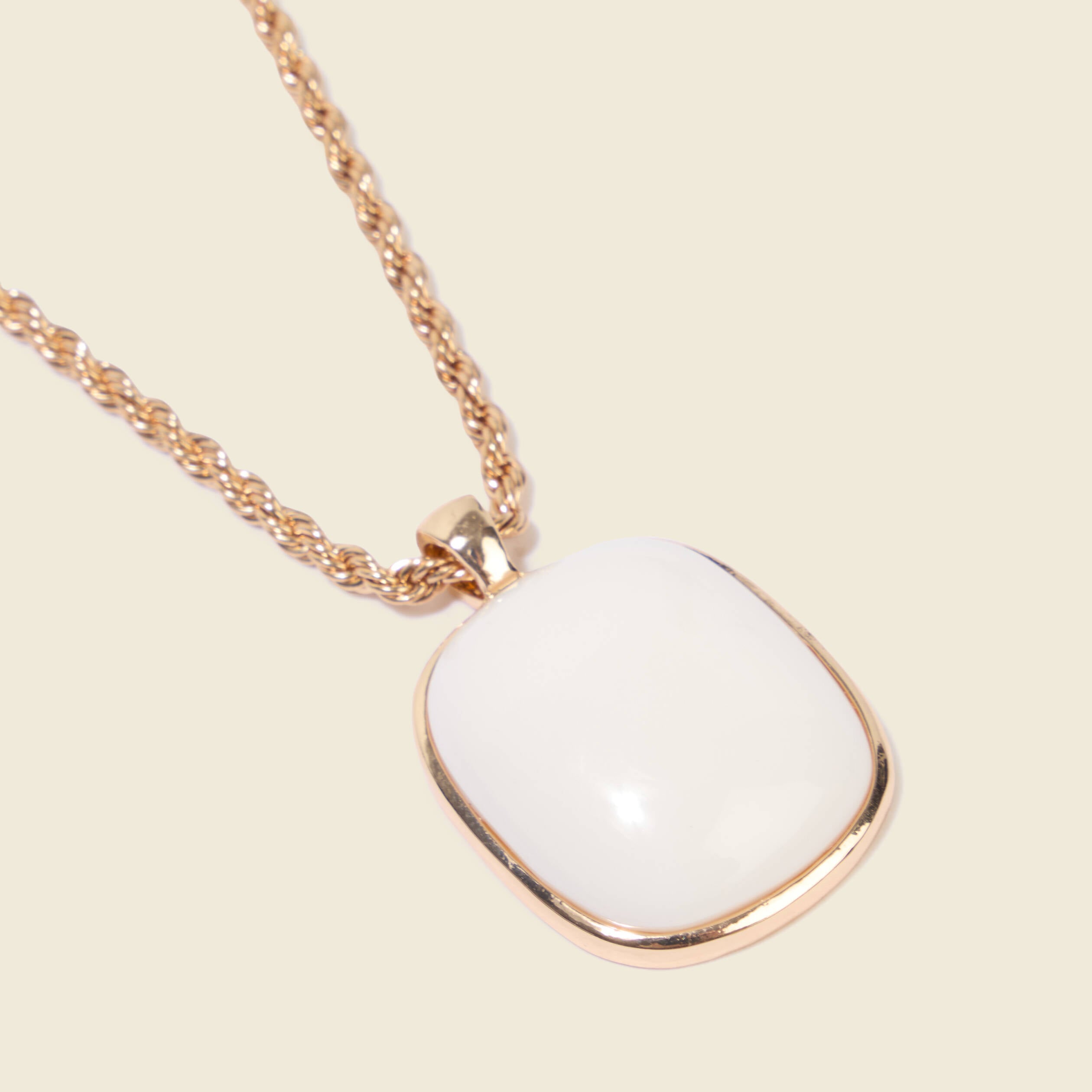 Collier couleur or femme