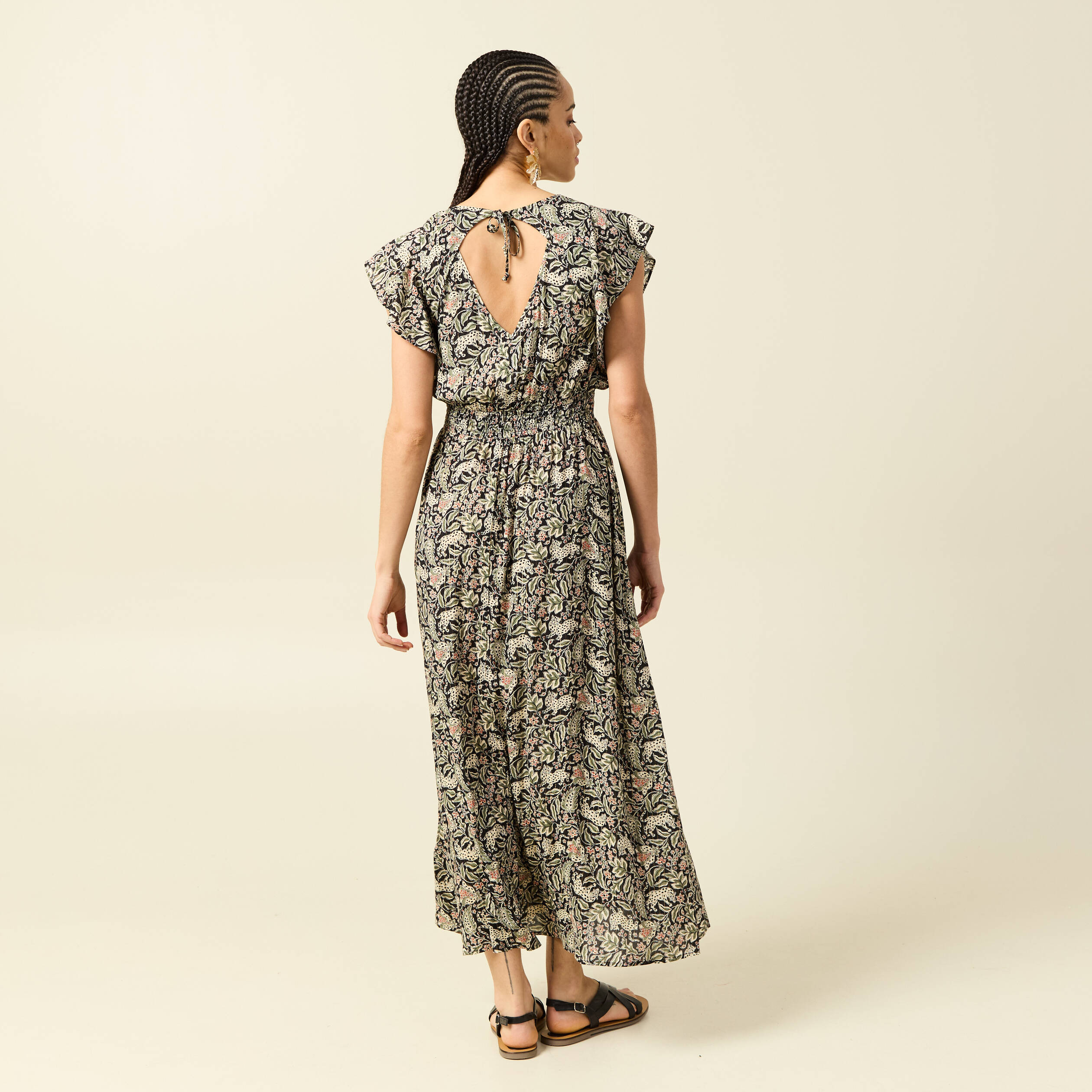 Robe longue &eacute;vas&eacute;e col v manches courtes noir femme