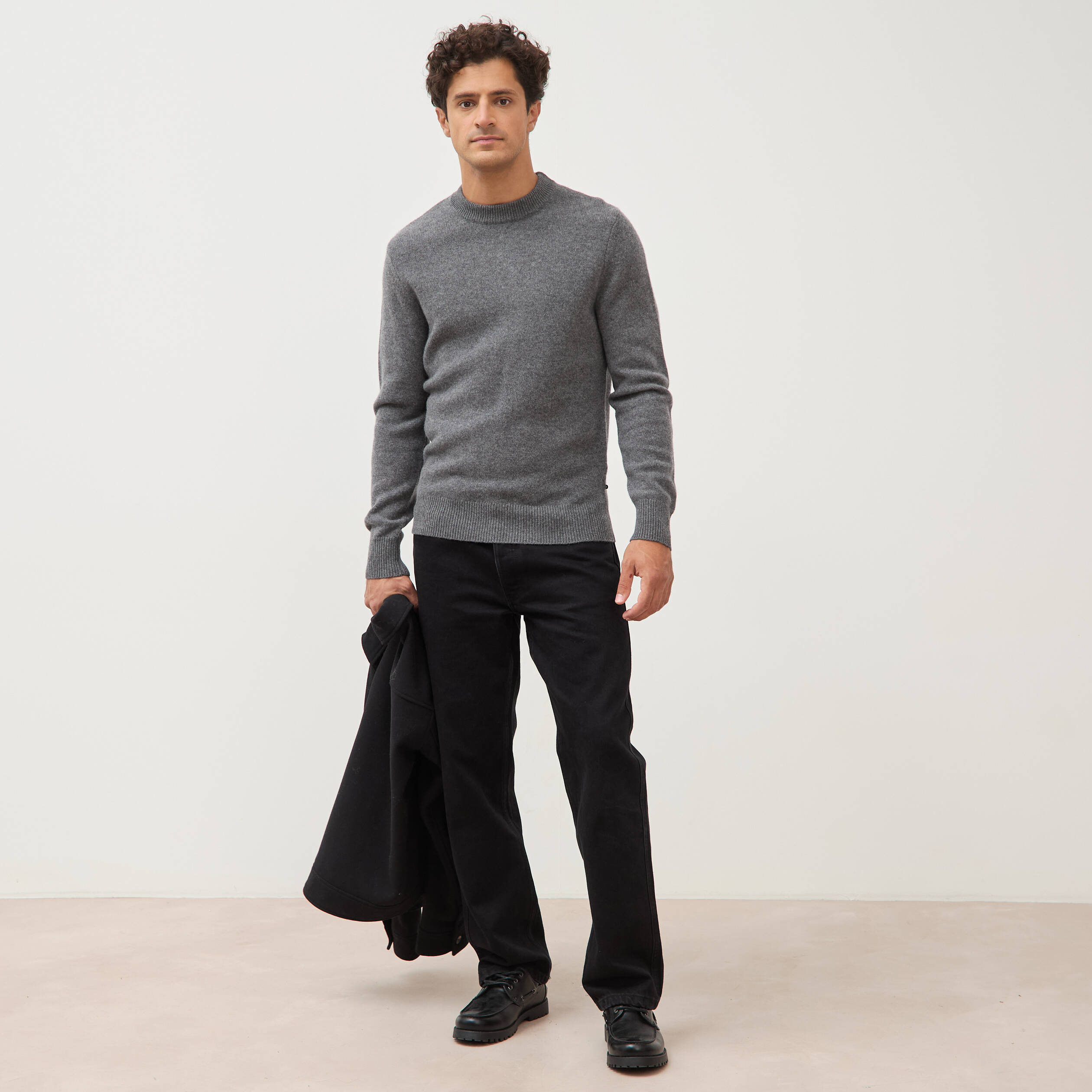 Pull droit col rond manches longues gris fonc&eacute; homme