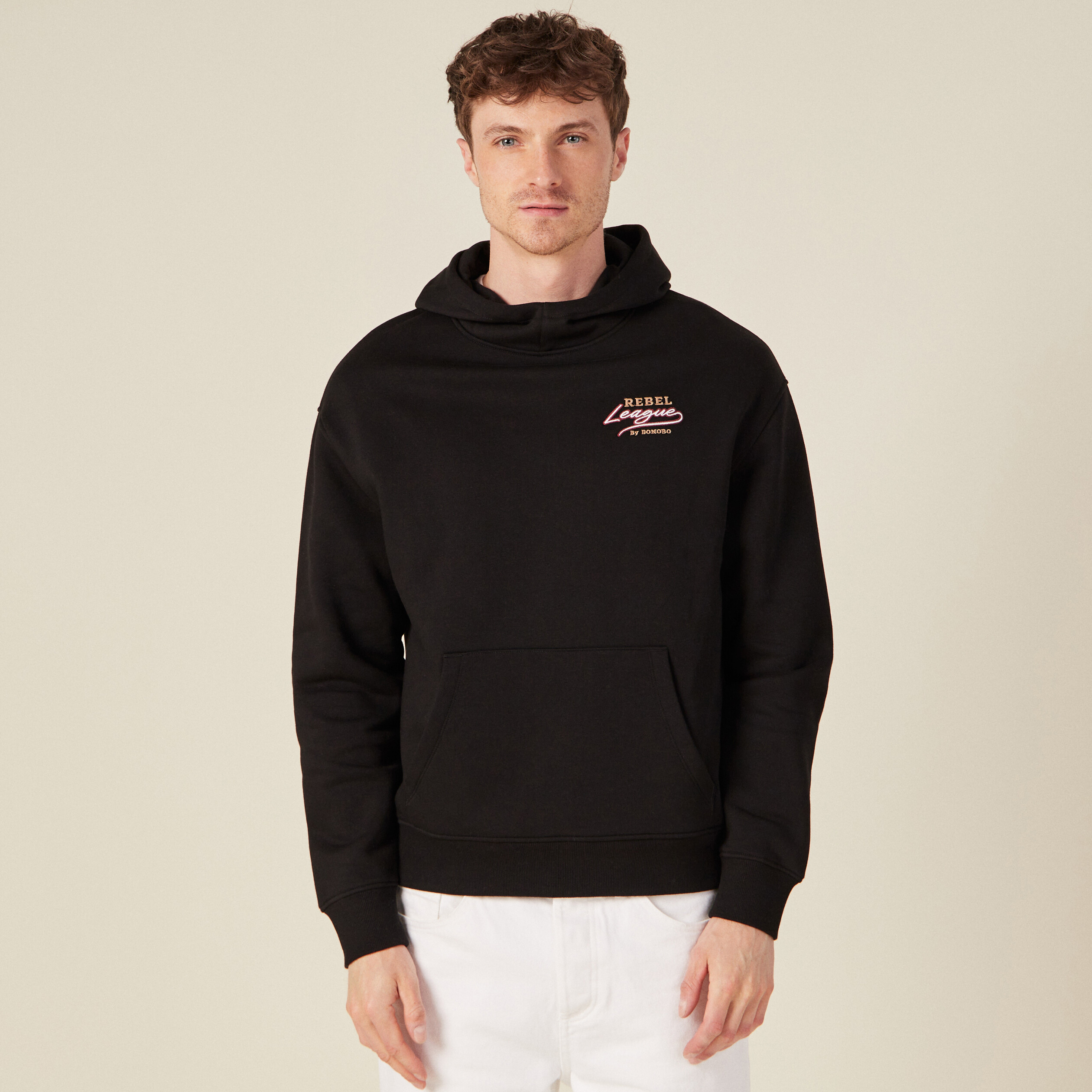 Sweat à capuche brodé noir homme