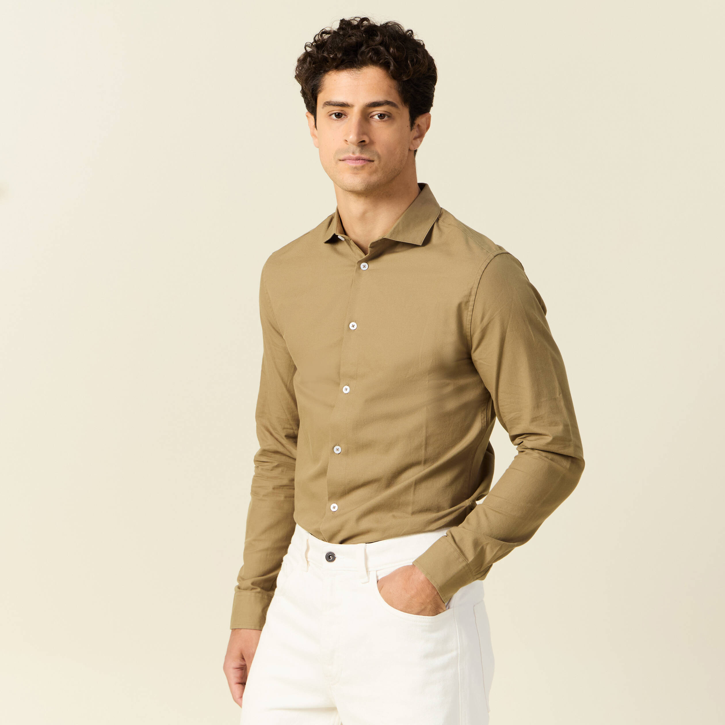 Col cintr&eacute; en coton manches longues marron homme
