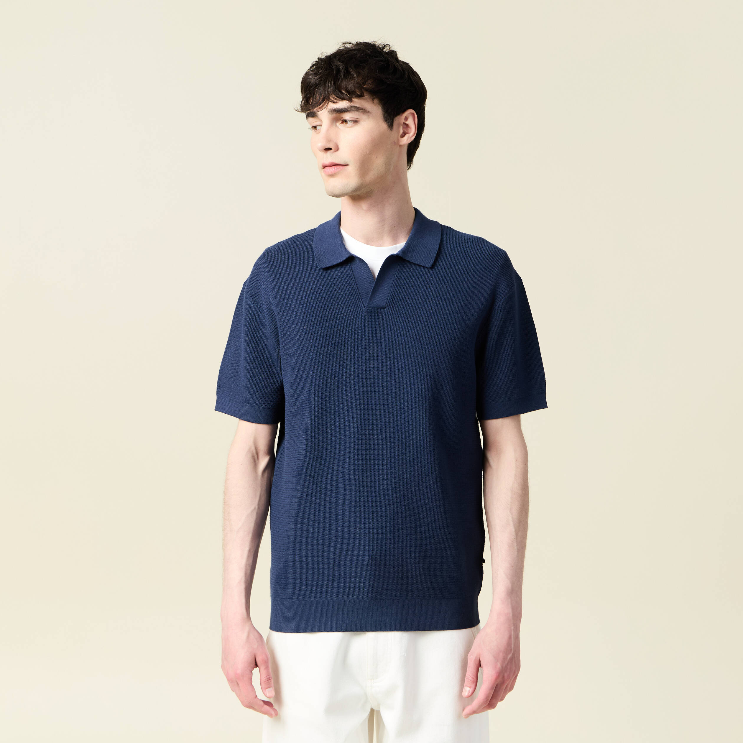 Polo cintr&eacute; manches courtes bleu marine homme