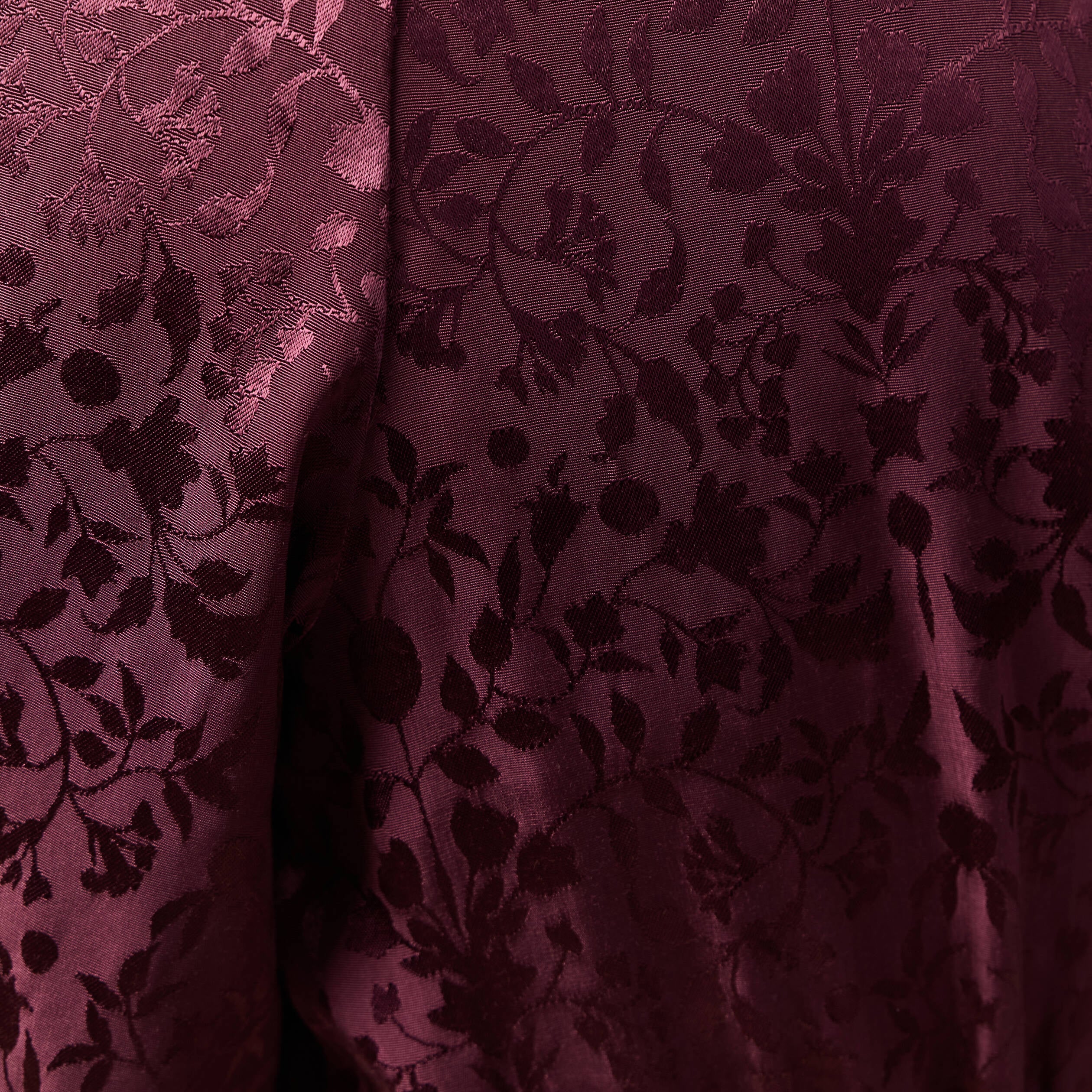 Robe &eacute;vas&eacute;e satin prune femme