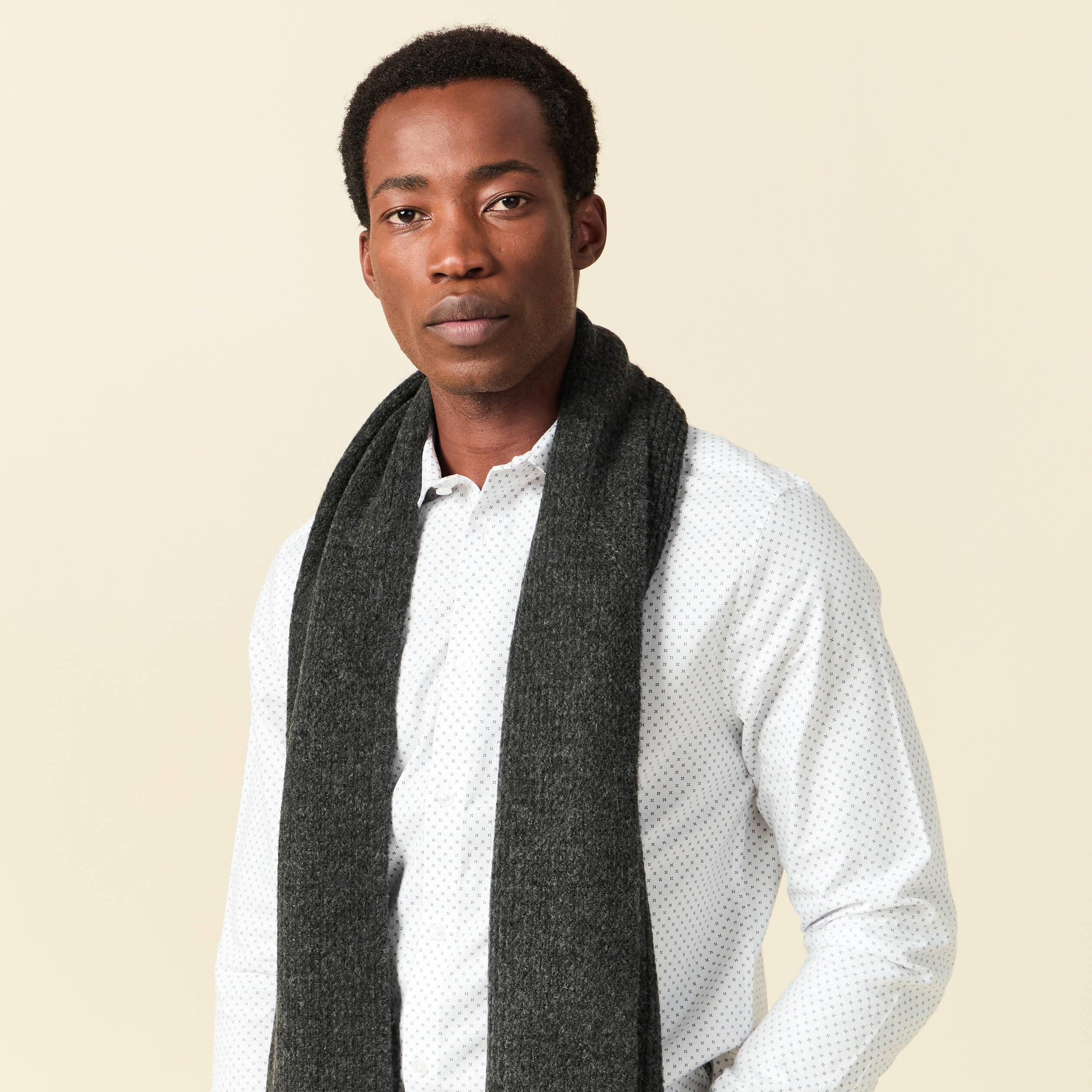 &Eacute;charpe en maille gris fonc&eacute; homme
