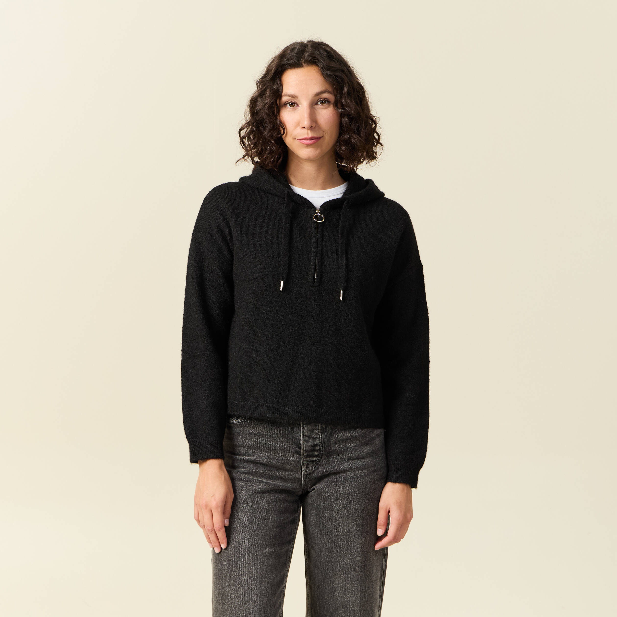 Pull &agrave; capuche zipp&eacute; noir femme