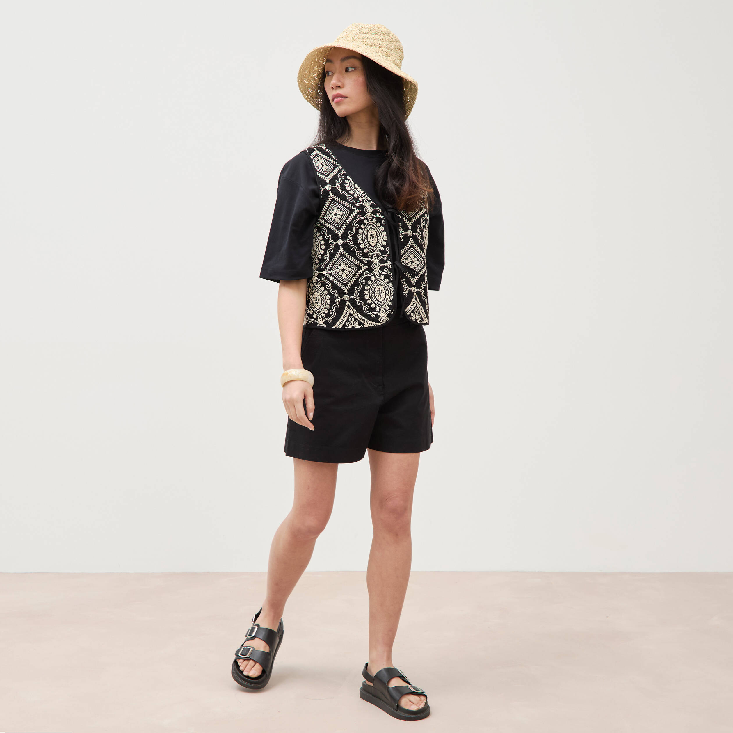 Short taille standard noir femme