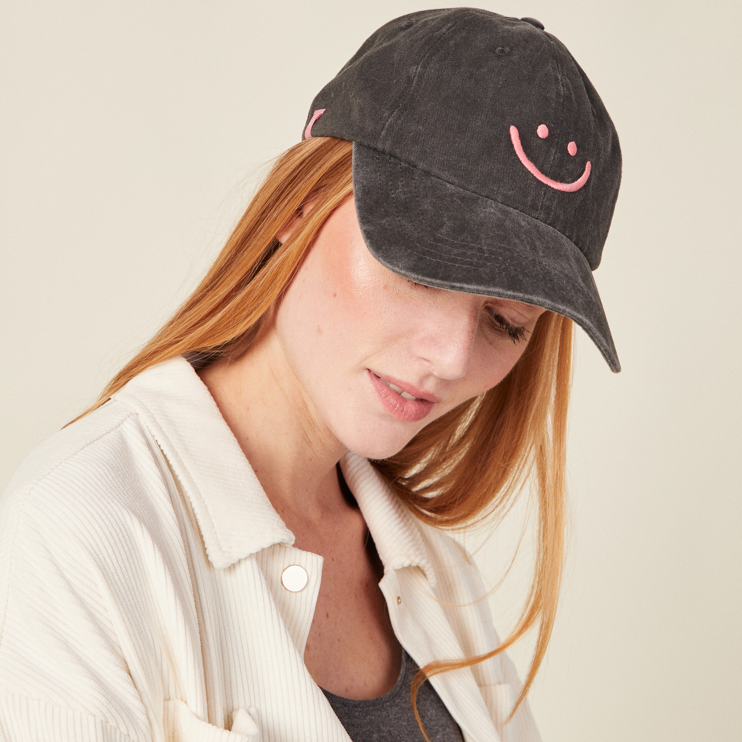 Casquette détails brodés noir femme