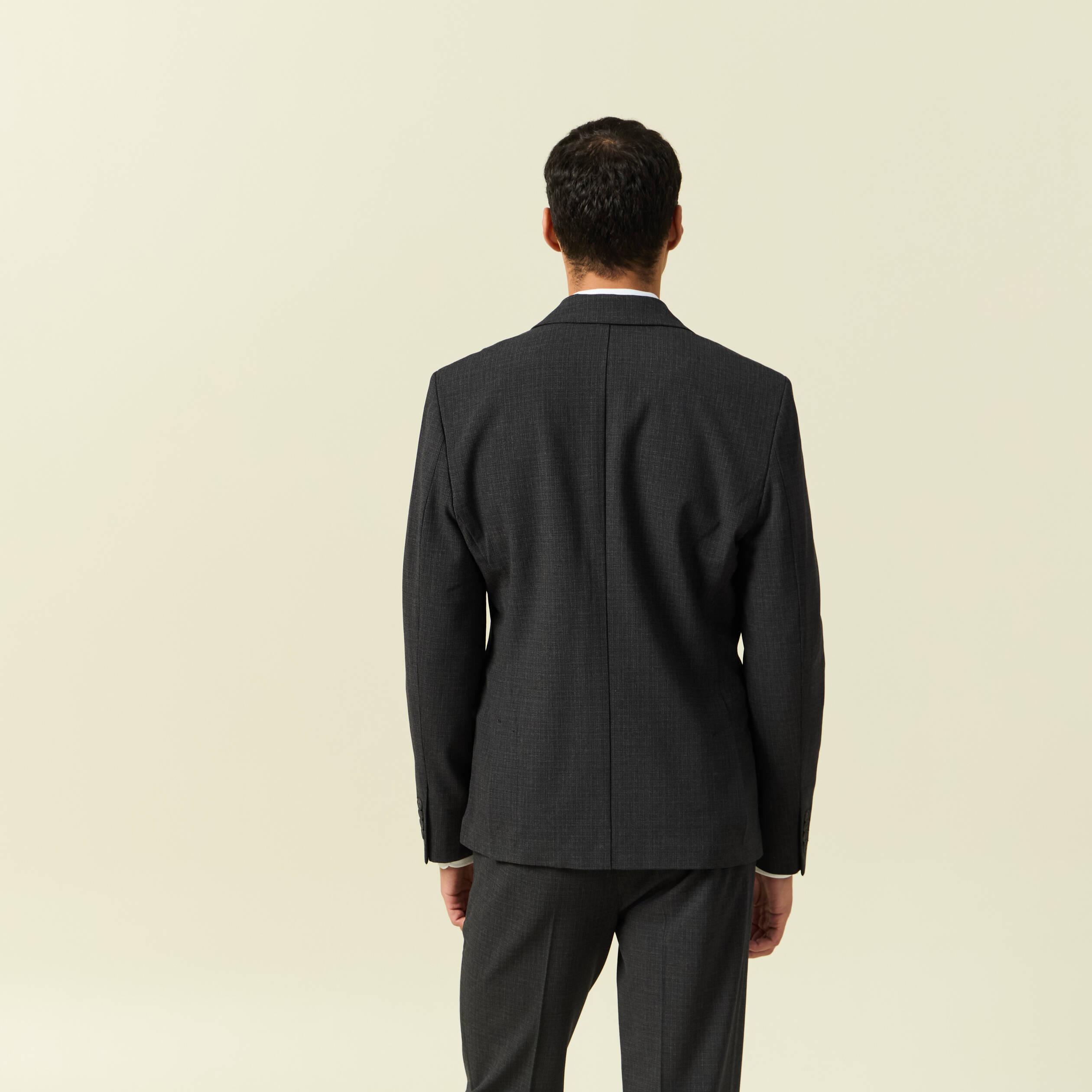 Blazer cintr&eacute; court col tailleur noir homme