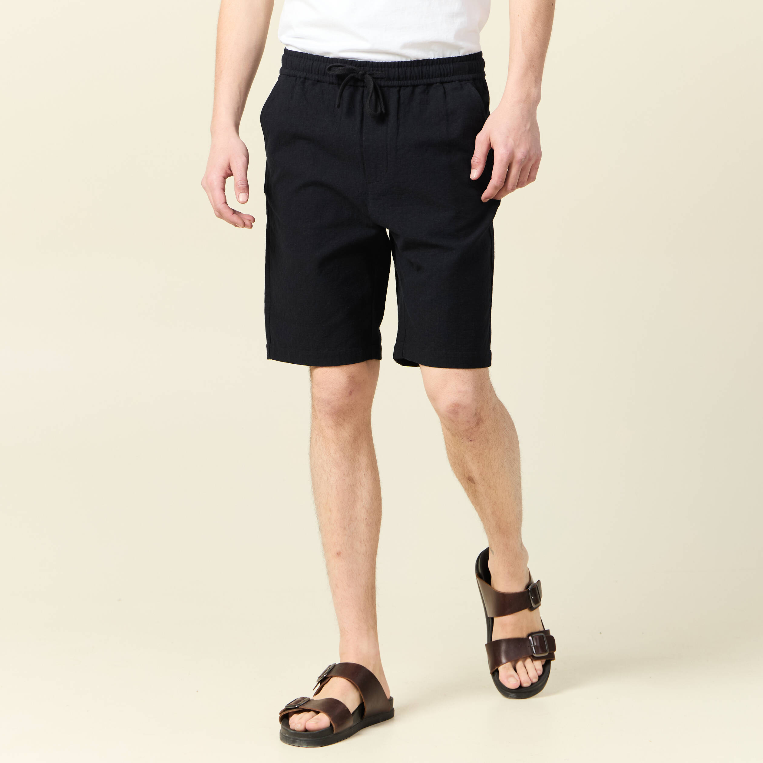 Short droit taille &eacute;lastiqu&eacute;e noir homme