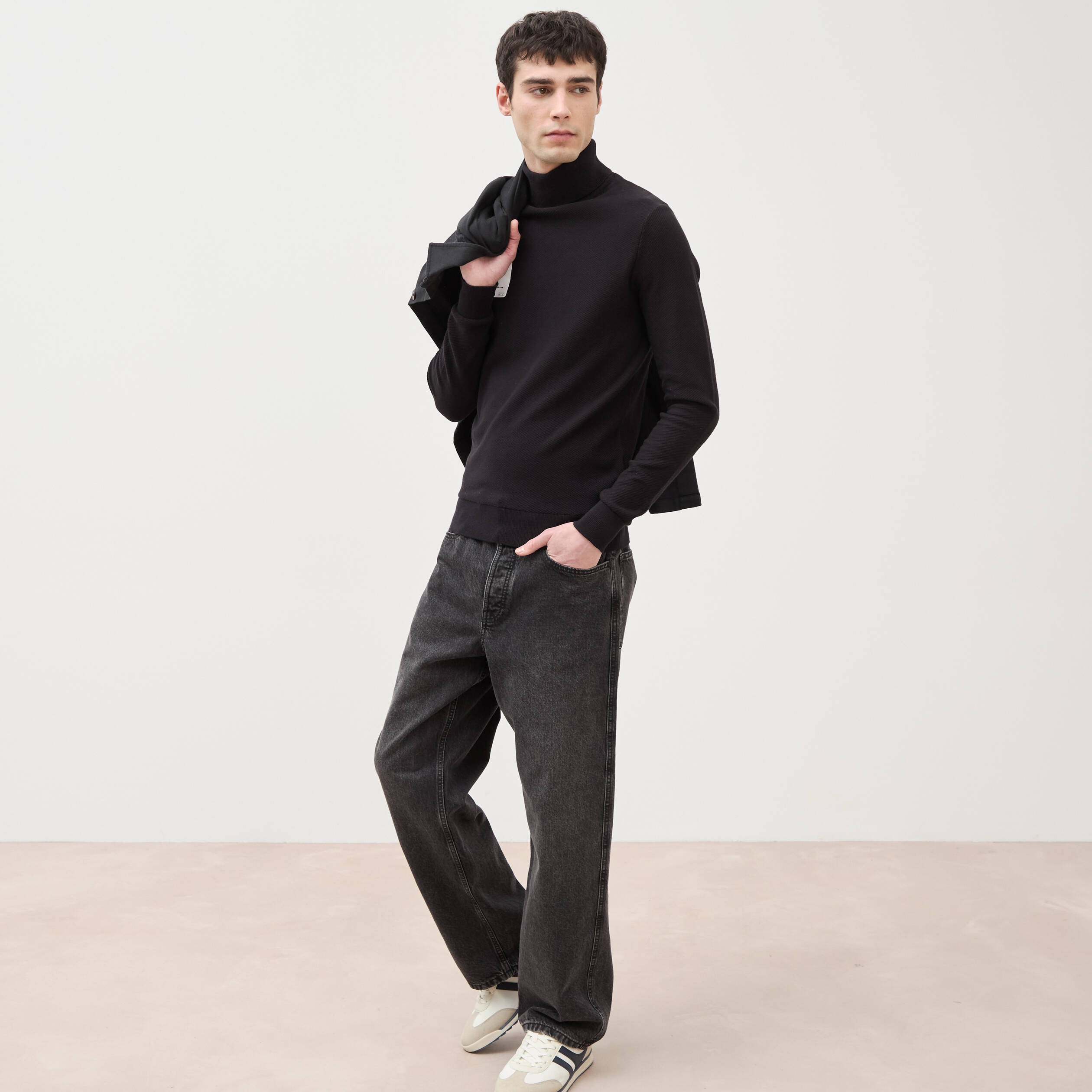 Pull fin col montant manches longues noir homme