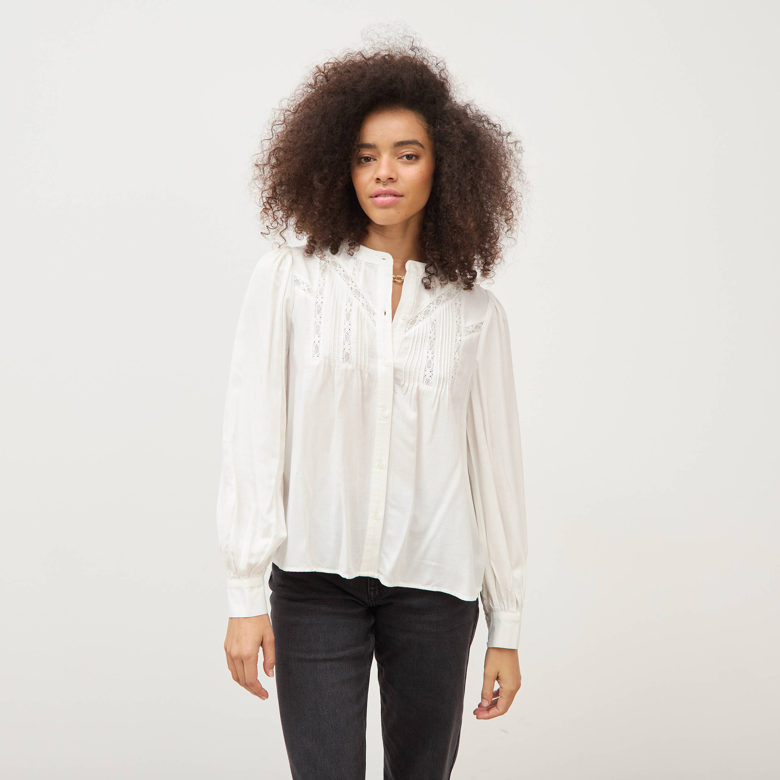 Blouse ajour&eacute;e col rond manches longues ecru femme