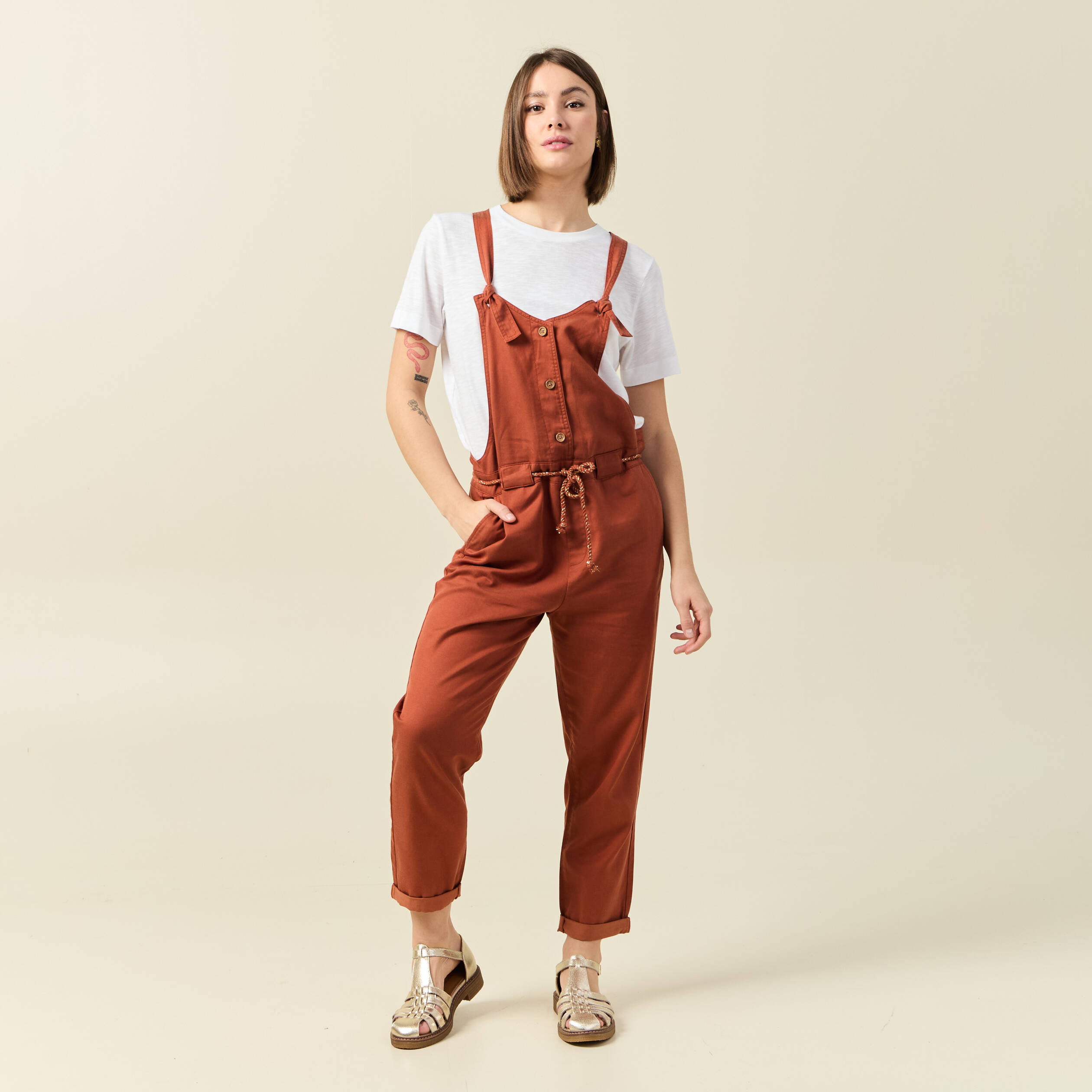 Salopette fluide boutonn&eacute;e rouge fonc&eacute; femme