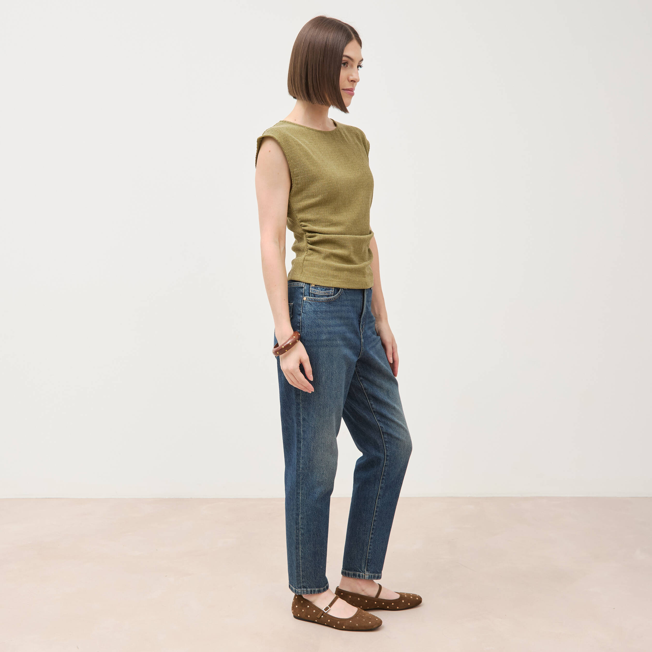 T-shirt ajust&eacute; sans manches vert kaki femme